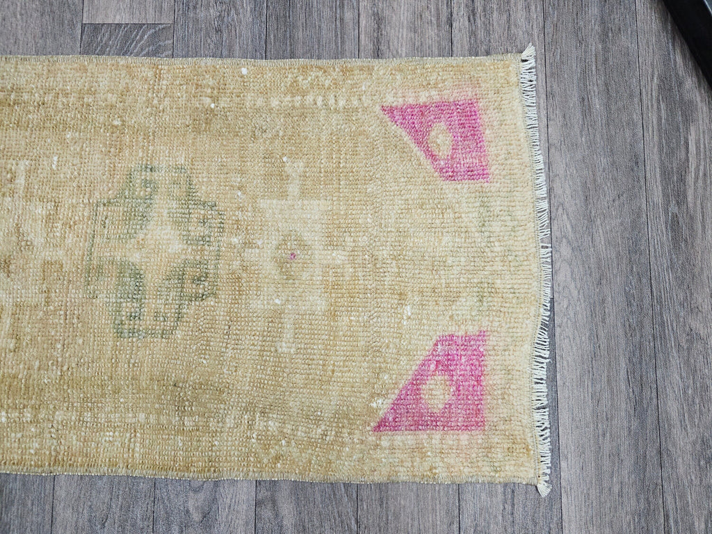 Handwoven Turkish Wool Rug: Vintage Boho Bath Mat (17x31 inches)