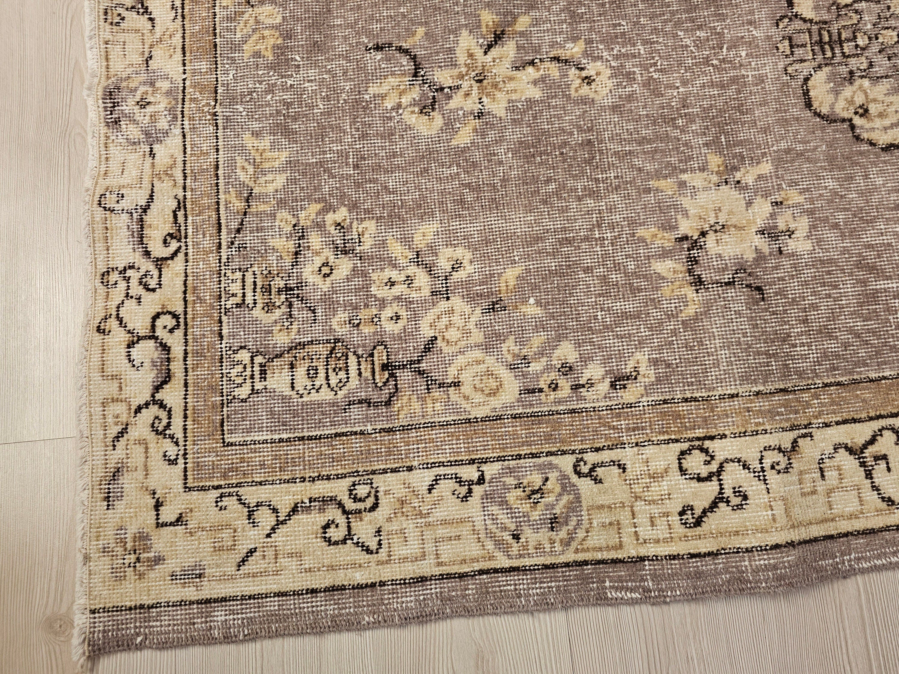 4x6 Vintage Turkish Rug: Hand-Knotted Organic Wool Oushak Rug