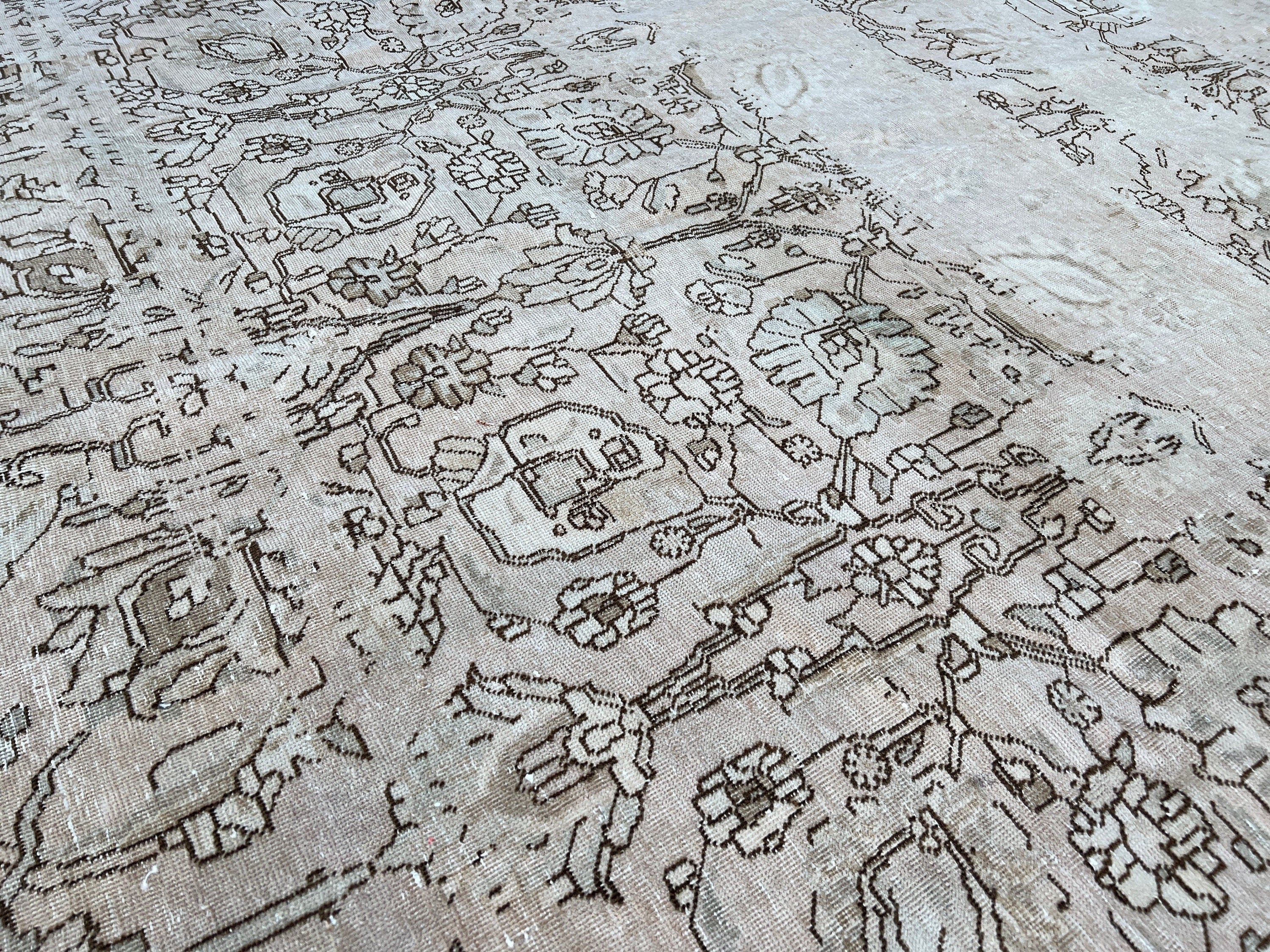 Neutral Vintage Oushak Rug 10x12: Hand-Knotted Wool Rug