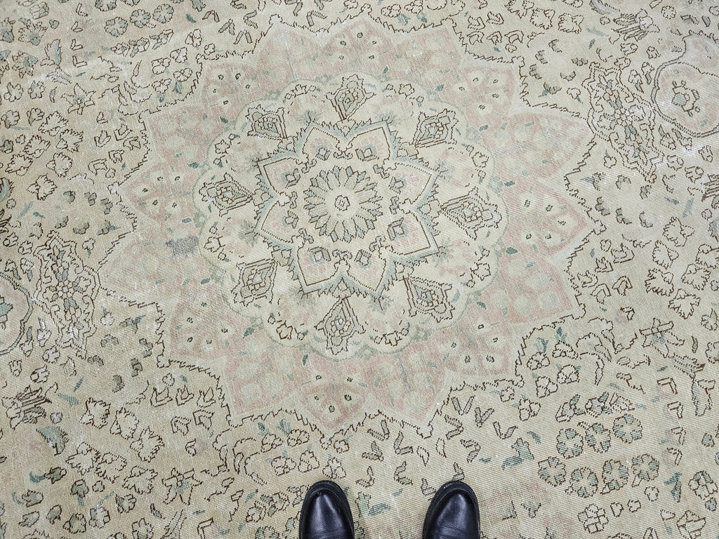 9x12 Hand-Knotted Oushak Rug: Vintage Turkish Wool Carpet