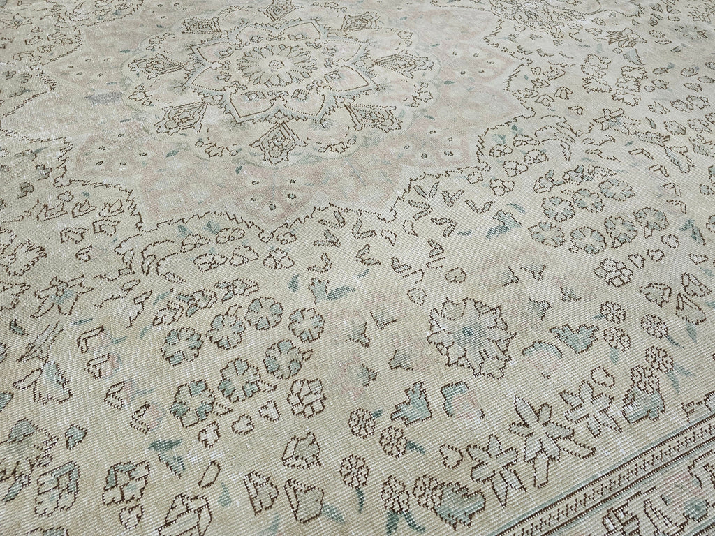 9x12 Hand-Knotted Oushak Rug: Vintage Turkish Wool Carpet