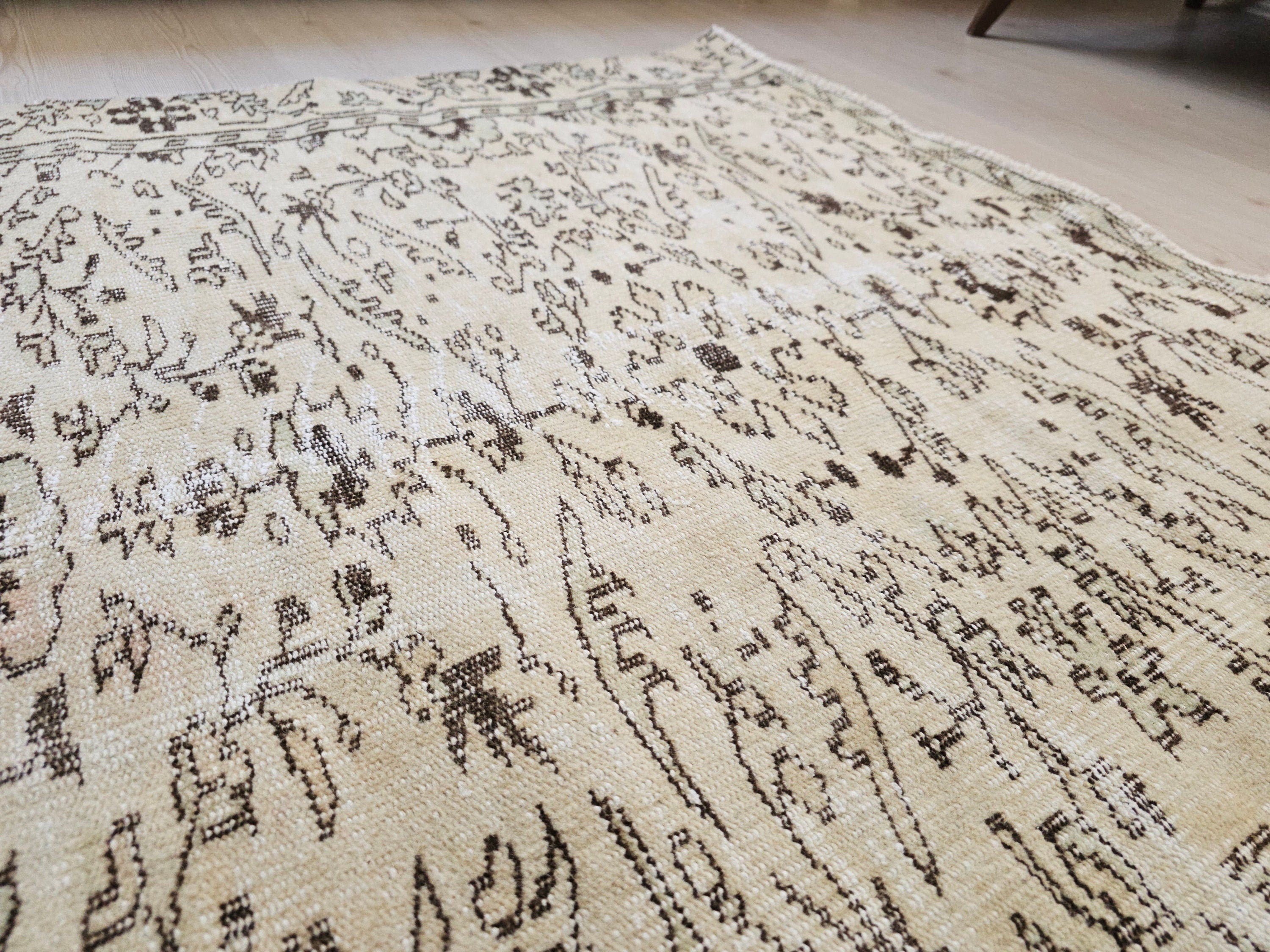 5x8 Vintage Turkish Rug: Neutral Floral Handmade Wool Entry Rug