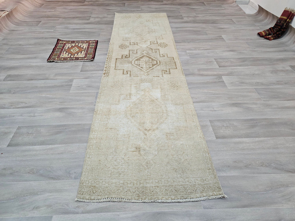 Hand Knotted Wool Runner Rug: Cream Beige Turkish Oushak (2.80 x 10.15 feet)