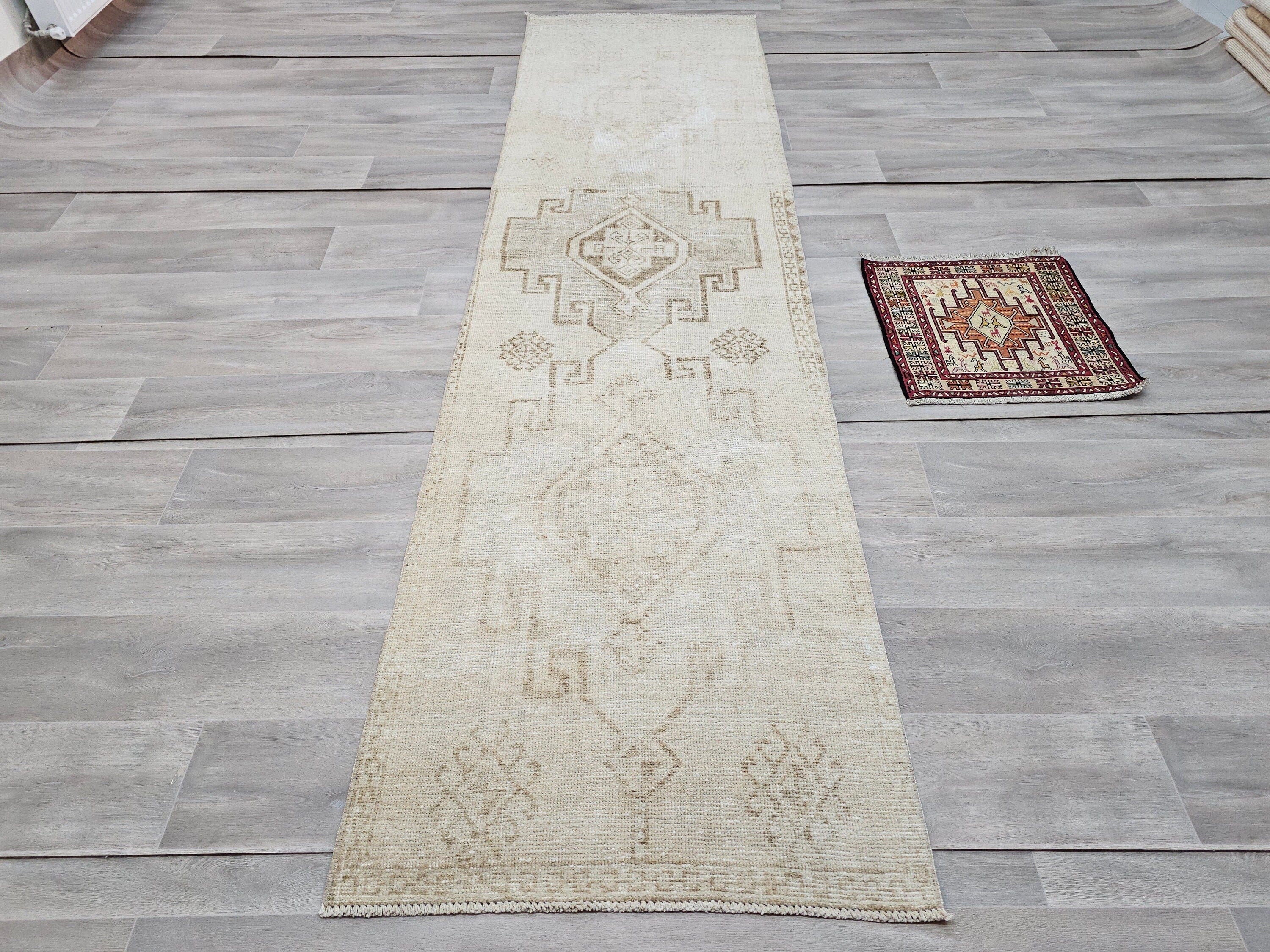 Hand Knotted Wool Runner Rug: Cream Beige Turkish Oushak (2.80 x 10.15 feet)
