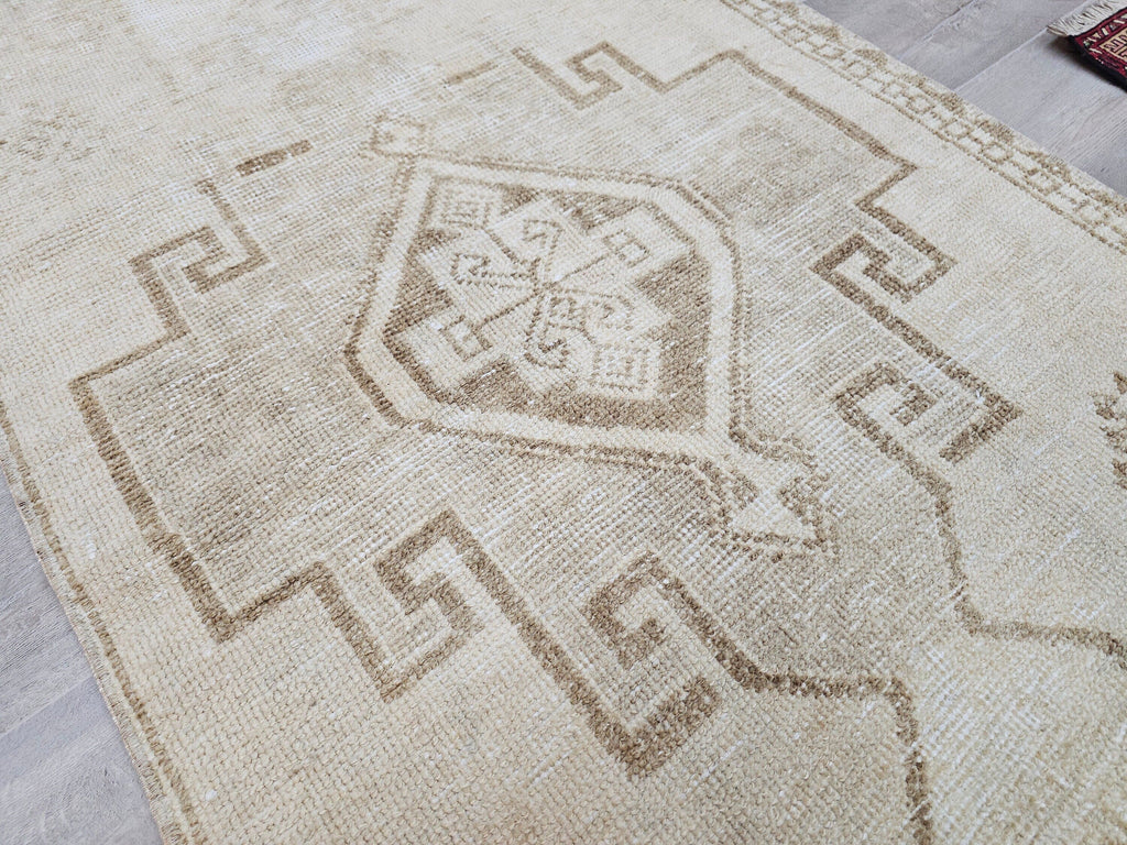 Hand Knotted Wool Runner Rug: Cream Beige Turkish Oushak (2.80 x 10.15 feet)