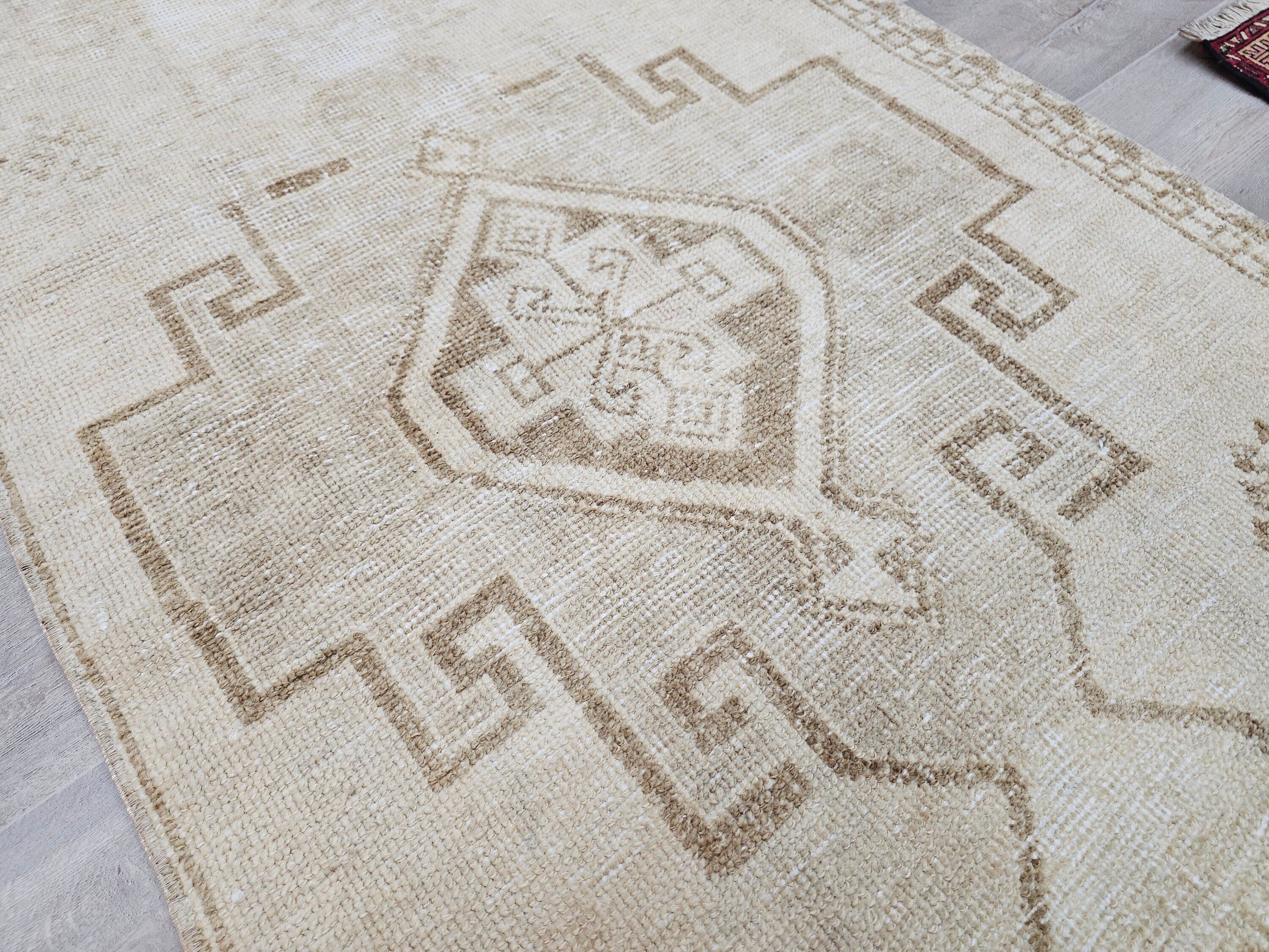 Hand Knotted Wool Runner Rug: Cream Beige Turkish Oushak (2.80 x 10.15 feet)