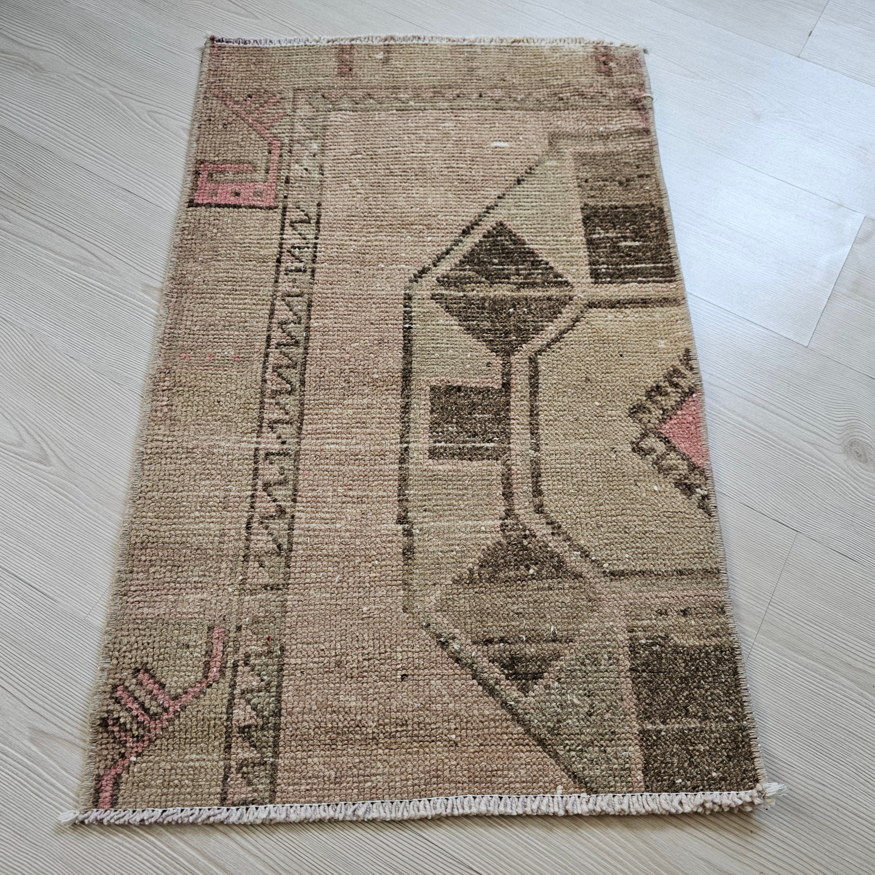 22x33 inches Vintage Turkish Wool Doormat//21.65x33.45 inches