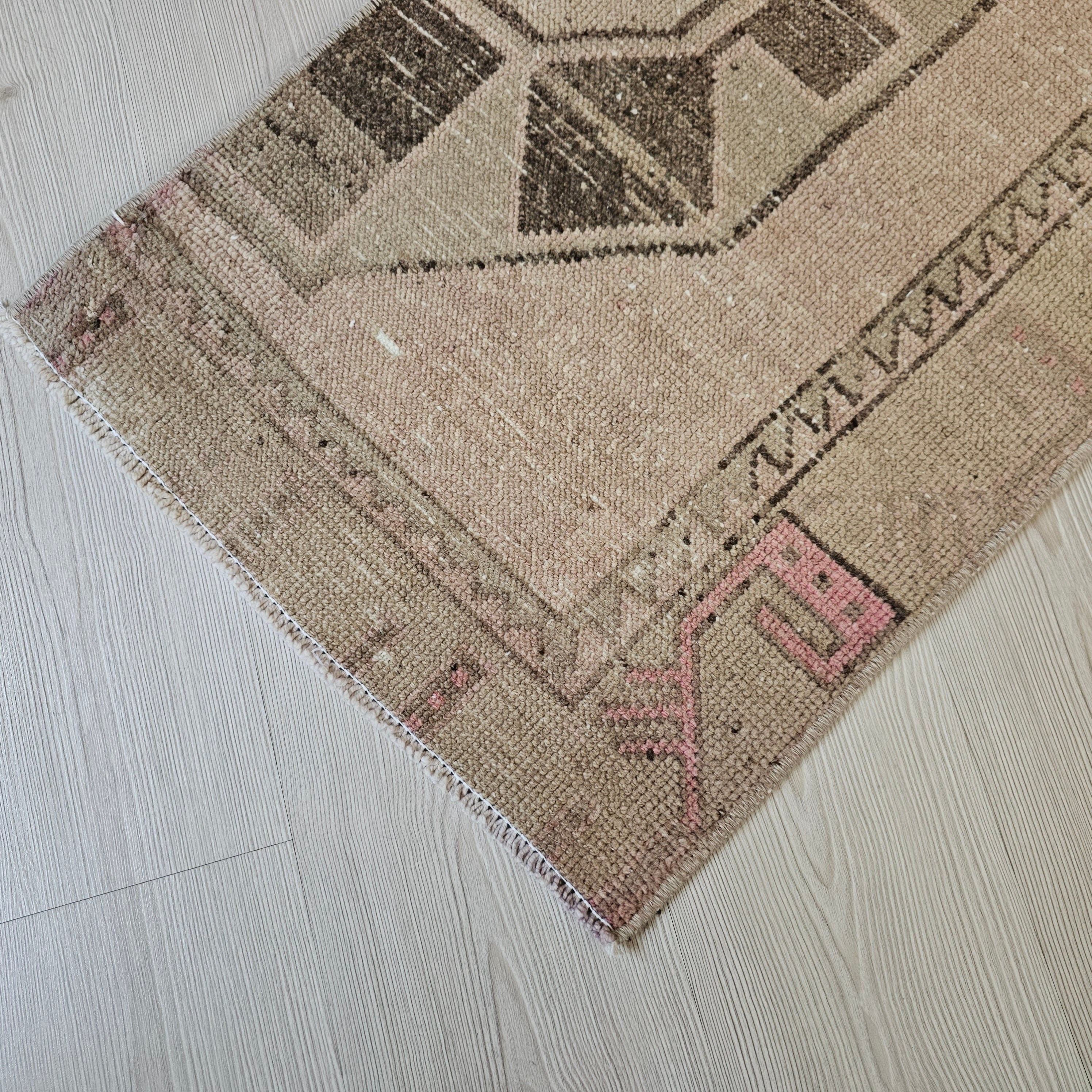 22x33 inches Vintage Turkish Wool Doormat//21.65x33.45 inches