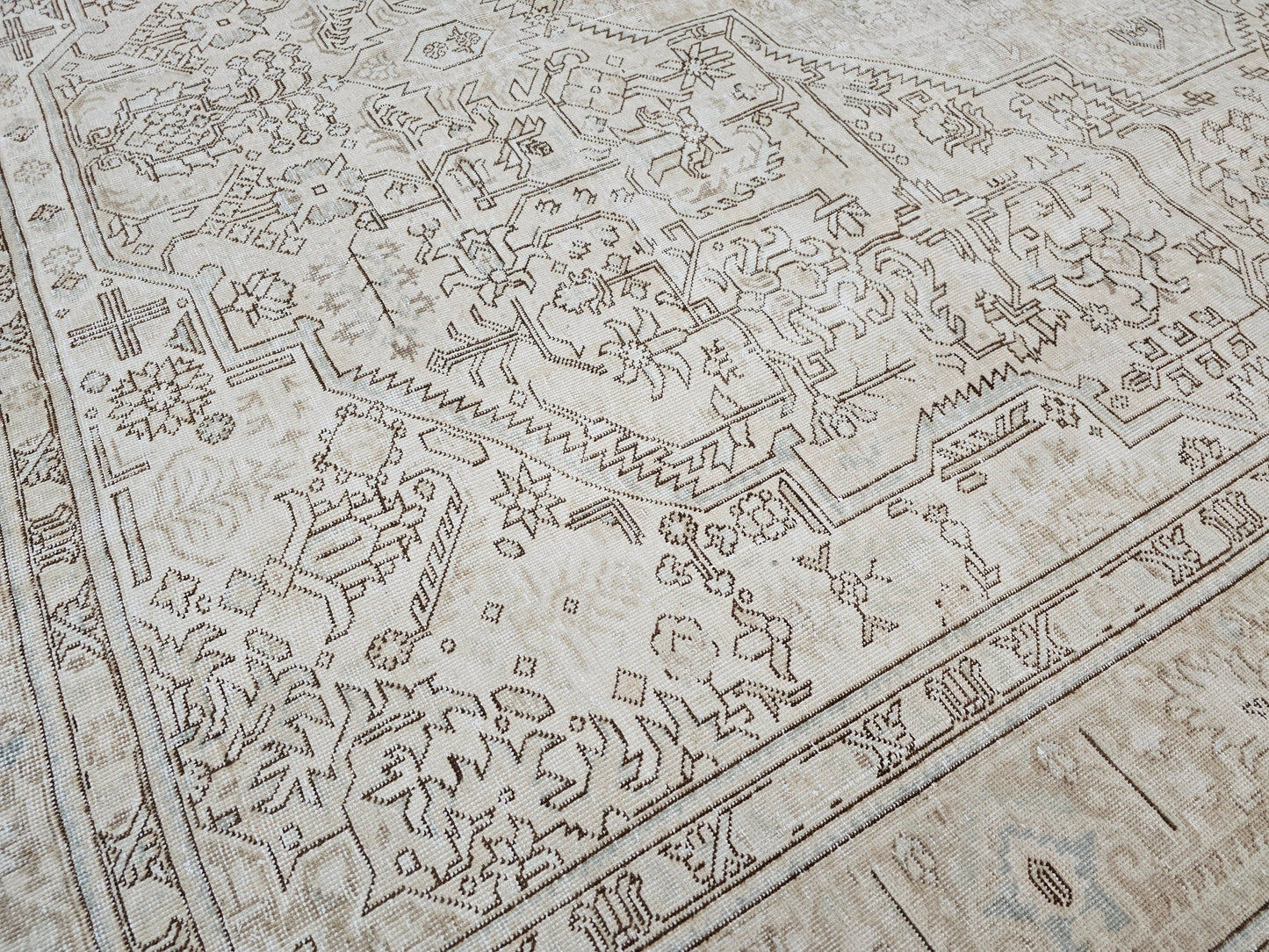 9.5x12.5 feet  Neutral Vintage Area Rug for Livingroom - 9 by 12 Persian Design Rug for Bedroom - Boho Area Rug