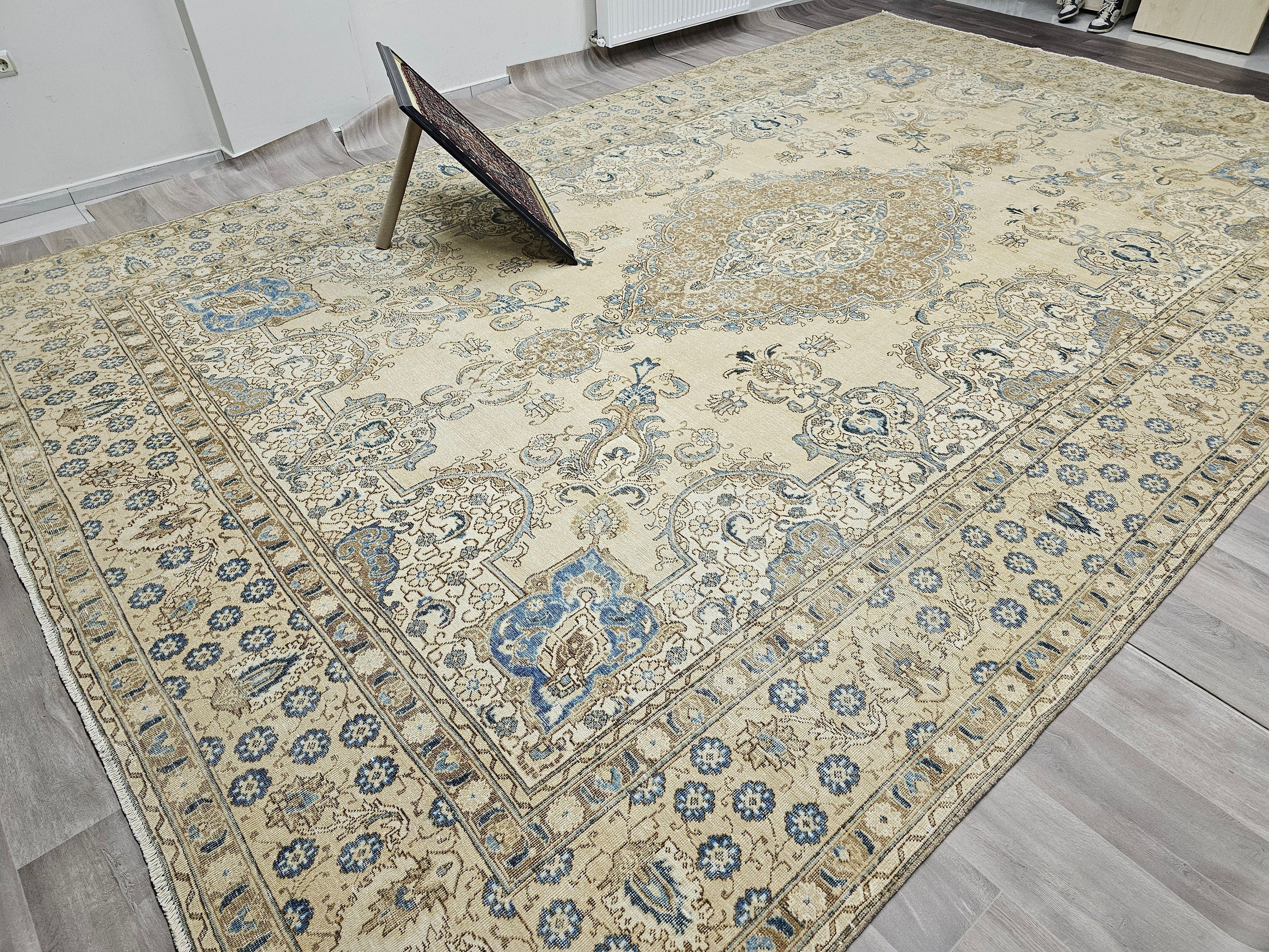 11x16 Oversize Vintage Rug/ Extra Large Wool Rug for Livingroom / Hand Knotted Neutral Area Rug/ Beige Cream Blue Rug for Office, Bedroom