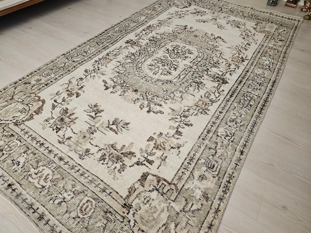 Cream Wool Oushak Rug: 4.5x8.25 ft, Vintage Turkish Rug