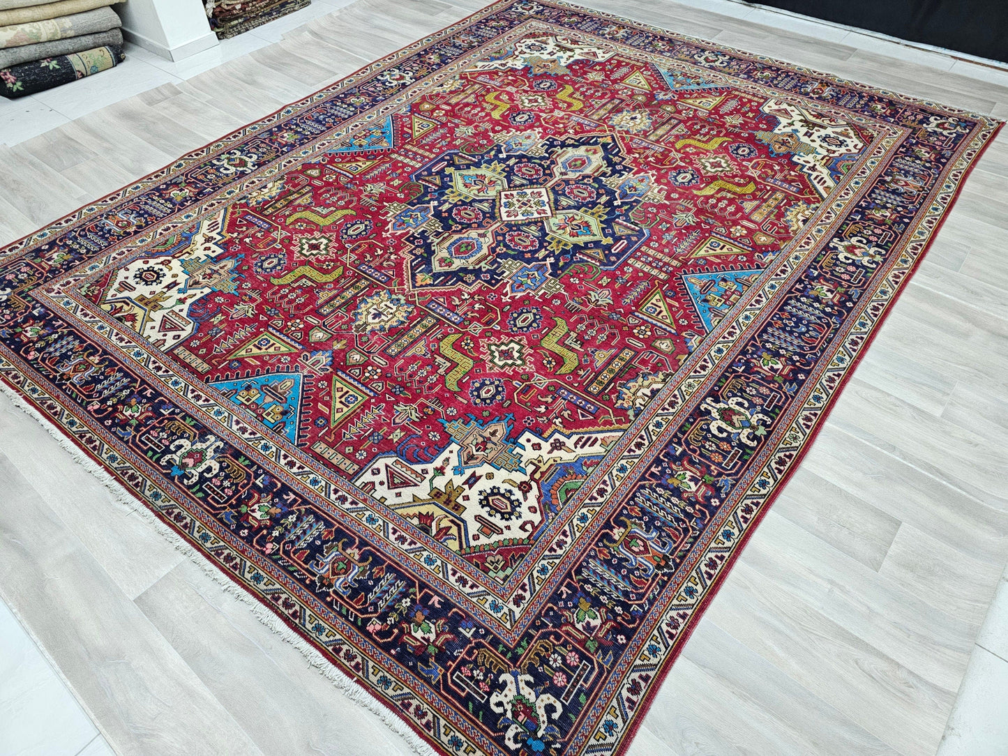 Heriz Rug Hand Knotted - Oversize Vintage RUG Red Cream Blue Rug