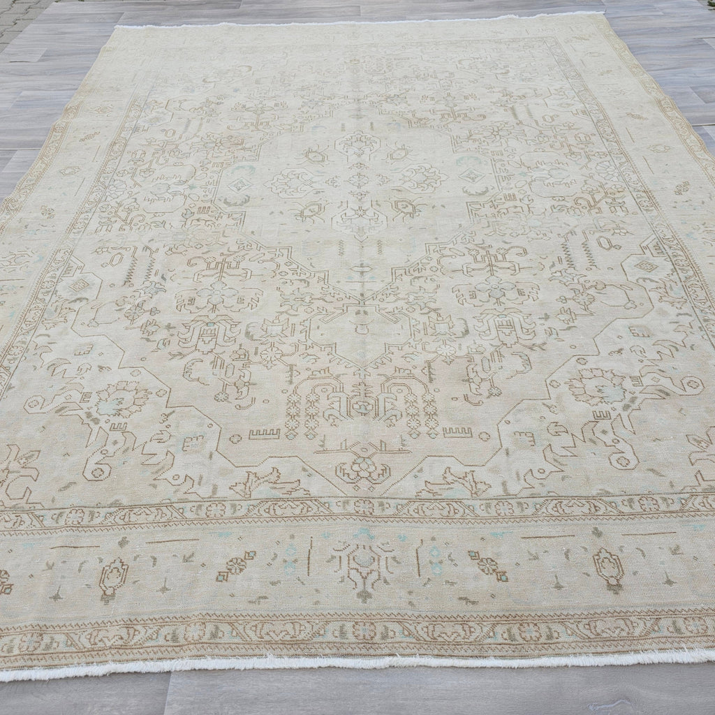 Hand Knotted Heriz Wool Rug 9x12: Oversize Vintage Geometric Area Rug