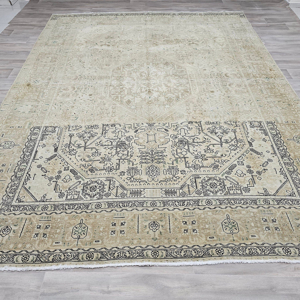 Hand-Knotted Wool Heriz Rug: 9x12 Vintage Turkish Geometric Area Rug