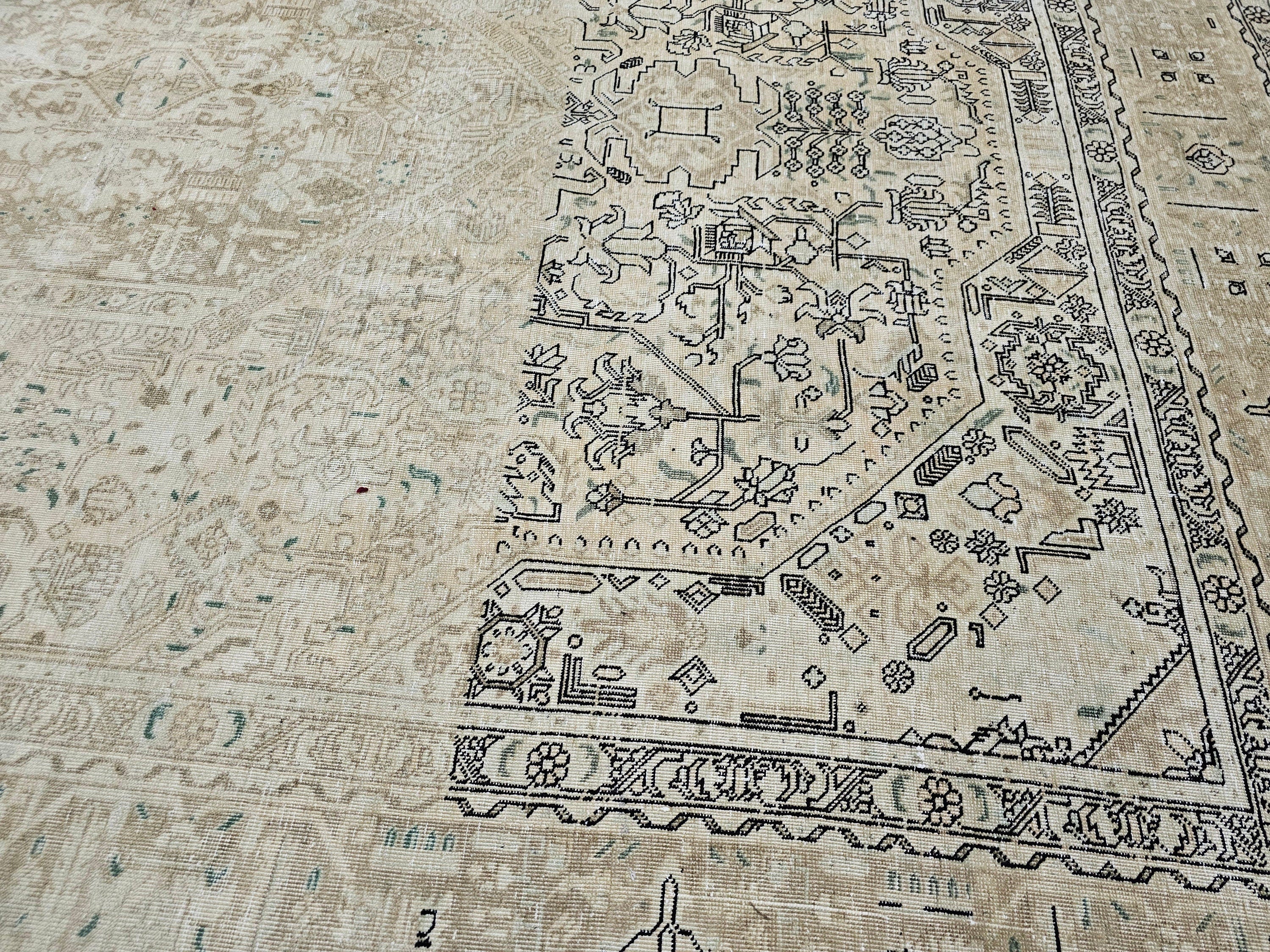 Hand-Knotted Wool Heriz Rug: 9x12 Vintage Turkish Geometric Area Rug