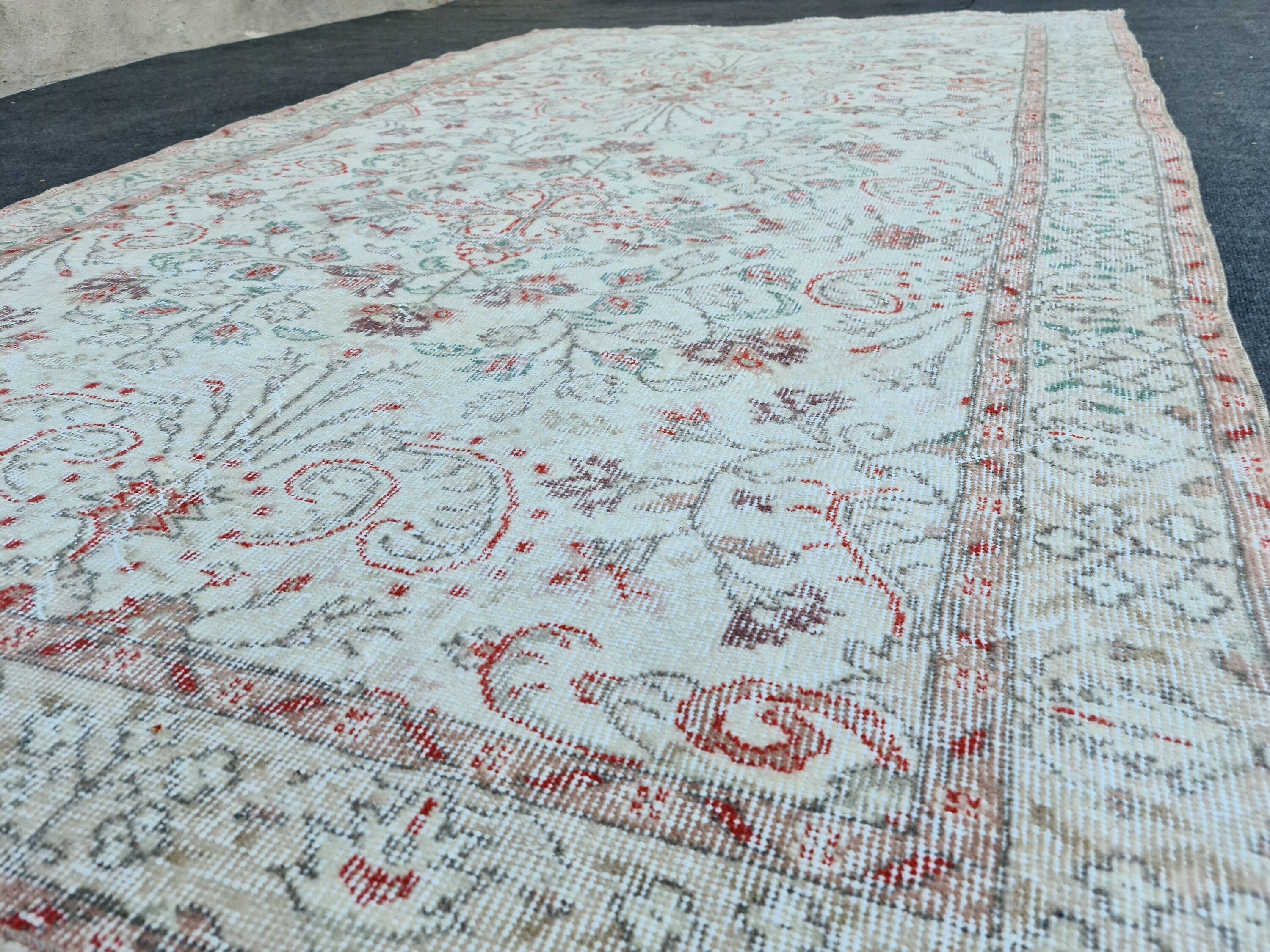 5x9 Vintage Hand-Knotted Oushak Rug: Cream Turkish Wool Area Rug