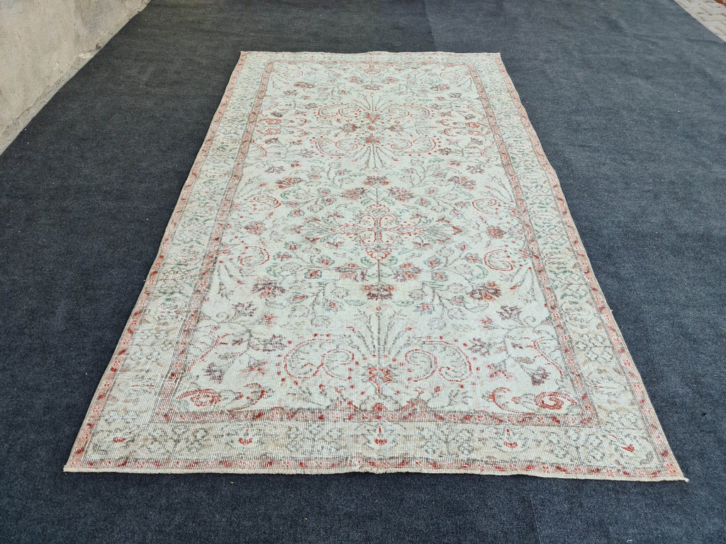 5x9 Vintage Hand-Knotted Oushak Rug: Cream Turkish Wool Area Rug