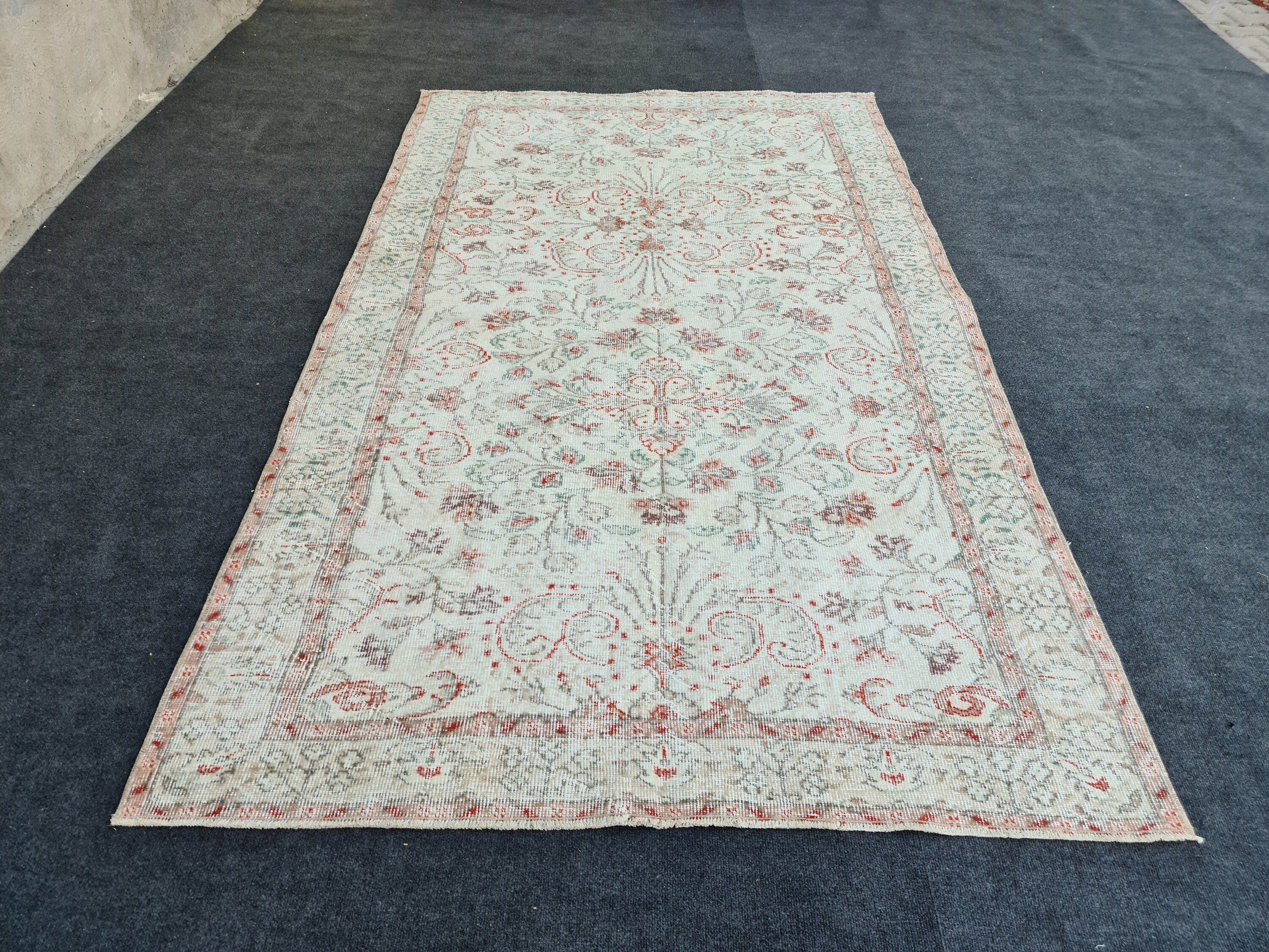 5x9 Vintage Hand-Knotted Oushak Rug: Cream Turkish Wool Area Rug