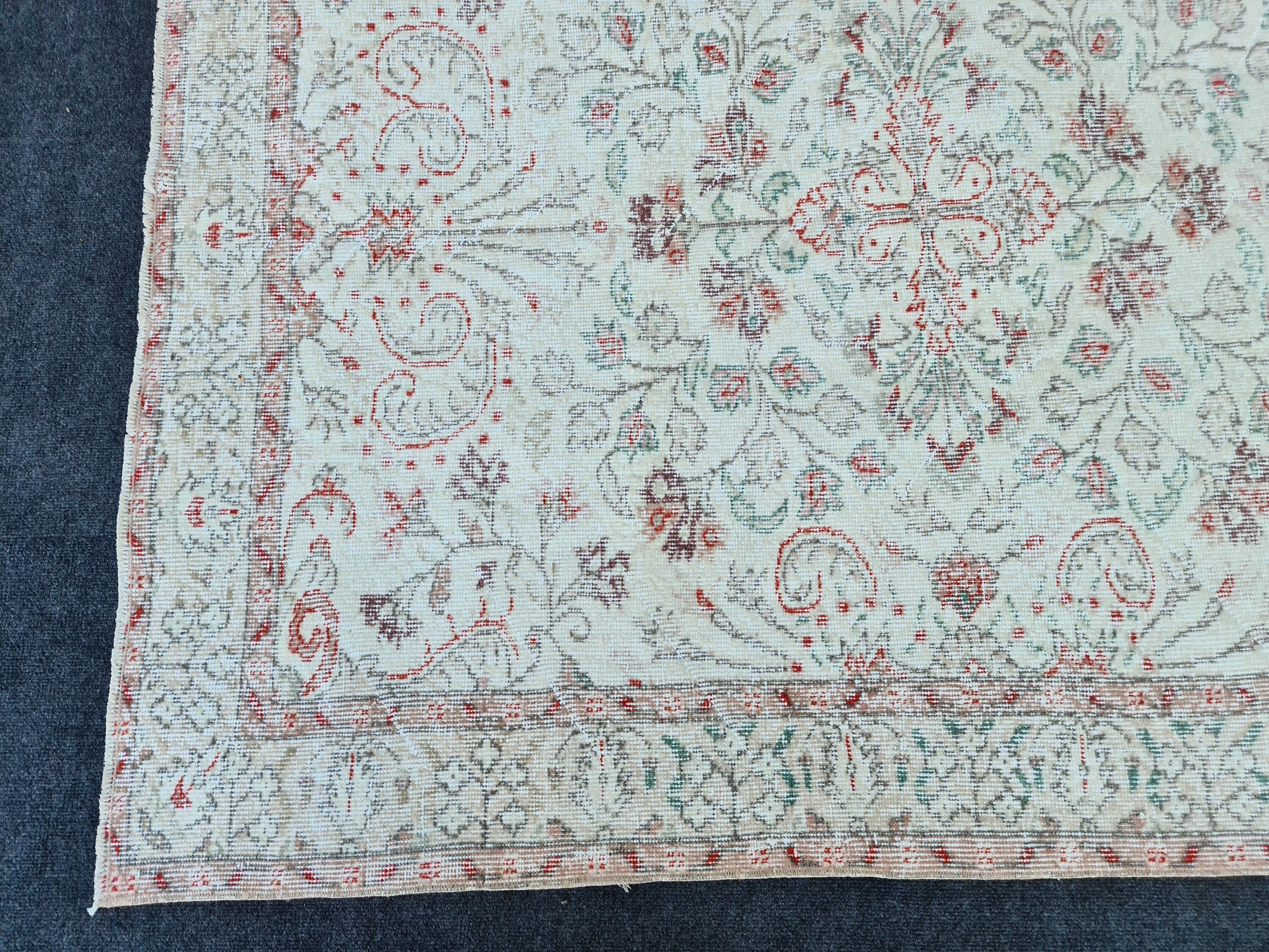 5x9 Vintage Hand-Knotted Oushak Rug: Cream Turkish Wool Area Rug