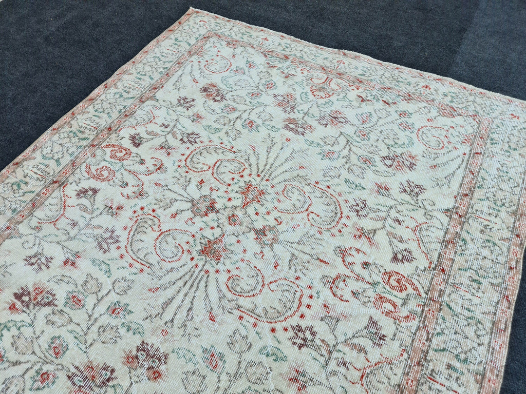 5x9 Vintage Hand-Knotted Oushak Rug: Cream Turkish Wool Area Rug