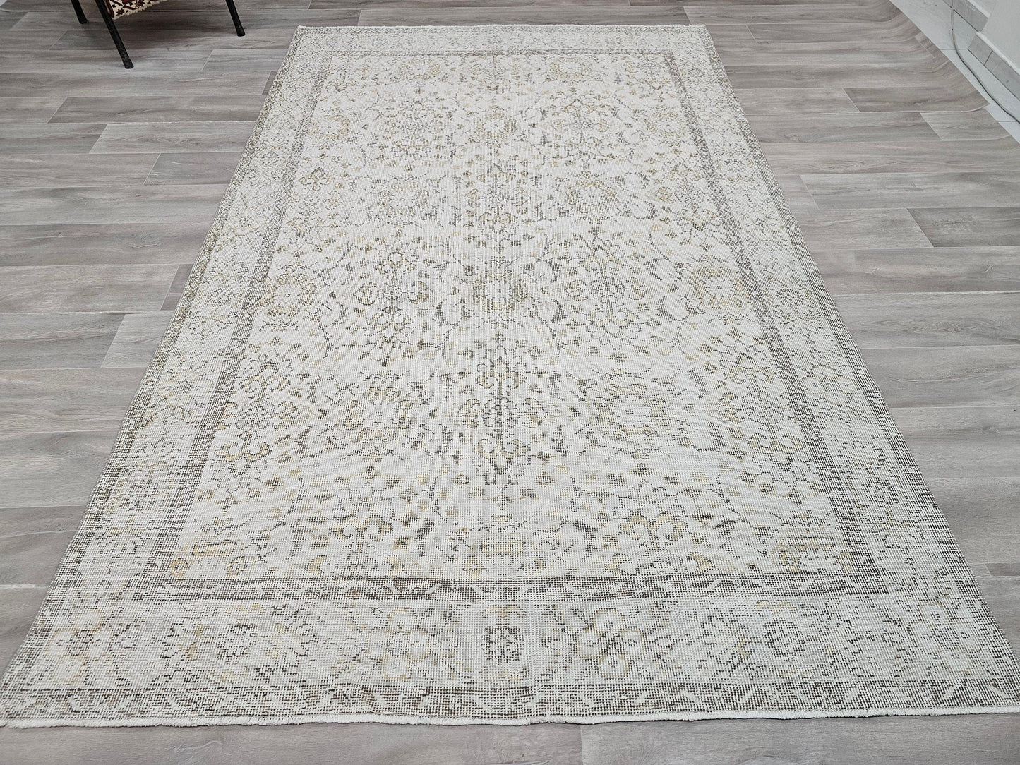 6x9 Neutral Turkish Area Rug for Under bed, Home Office and Diningroom //5.9x9.40