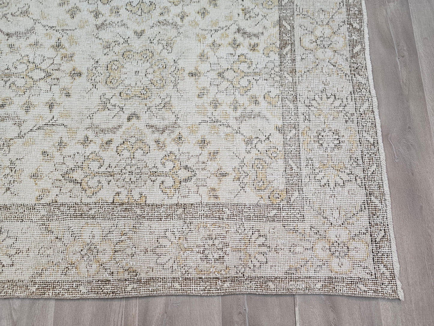 6x9 Neutral Turkish Area Rug for Under bed, Home Office and Diningroom //5.9x9.40