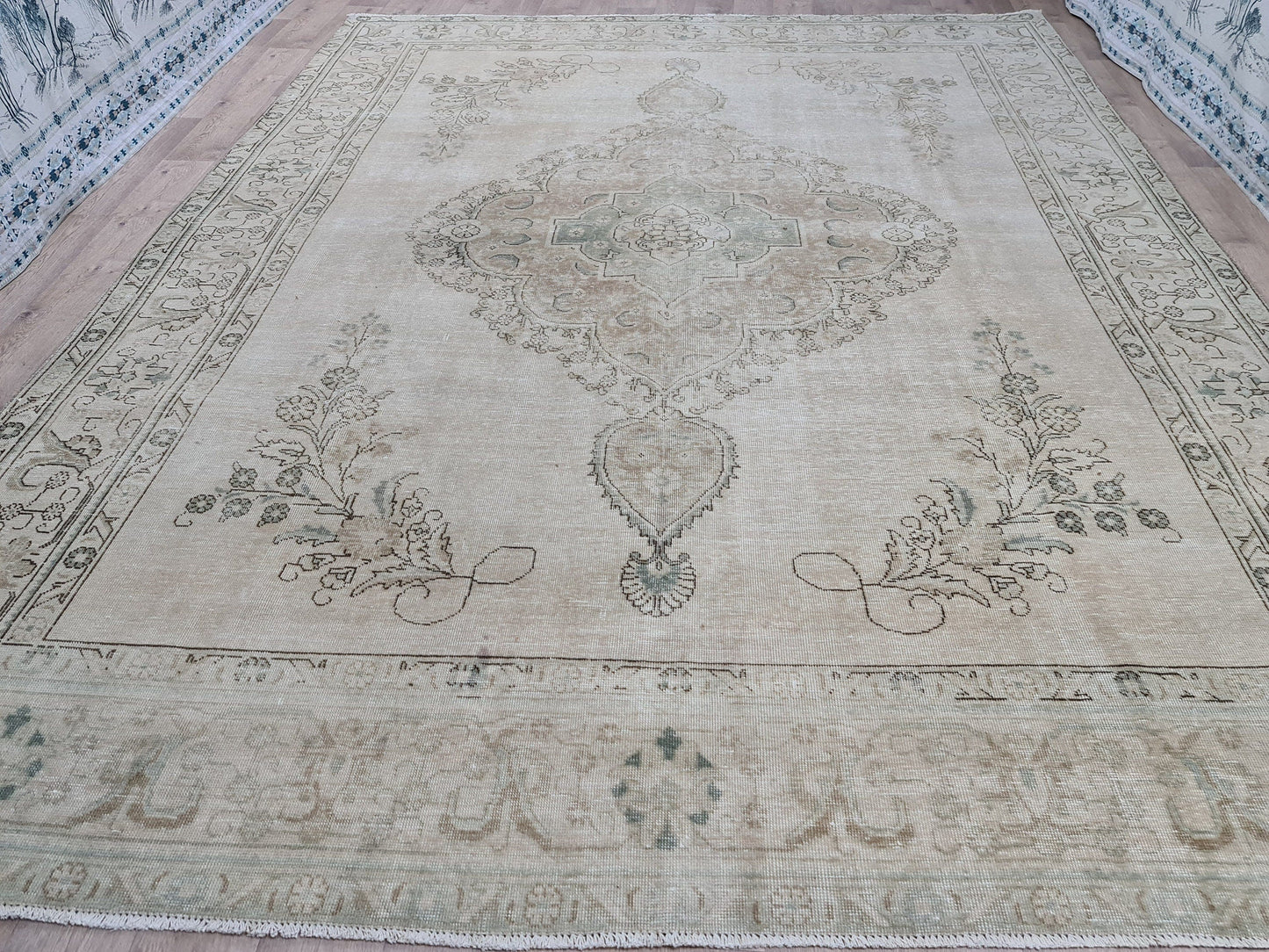 Oversize Oushak Rug/ 9.5x12.15 feet/ Neutral Area Rug for Livingroom/ Turkish Rug for Bedroom Aesthetic/ Oushak Medallion Rug/ Anatolian Rug