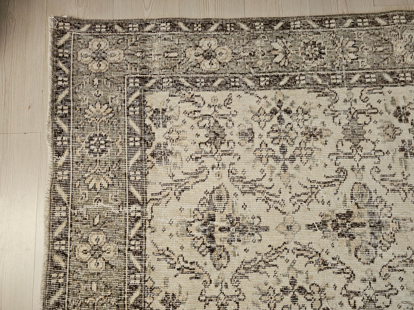 6x9 Neutral Vintage Turkish Oushak Area Rug, Hand Knotted Floral Design Wool Rug //5.45x9.40 feet