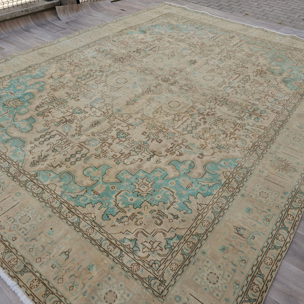 9x12 Vintage Turkish Rug: Beige & Sage Wool Carpet