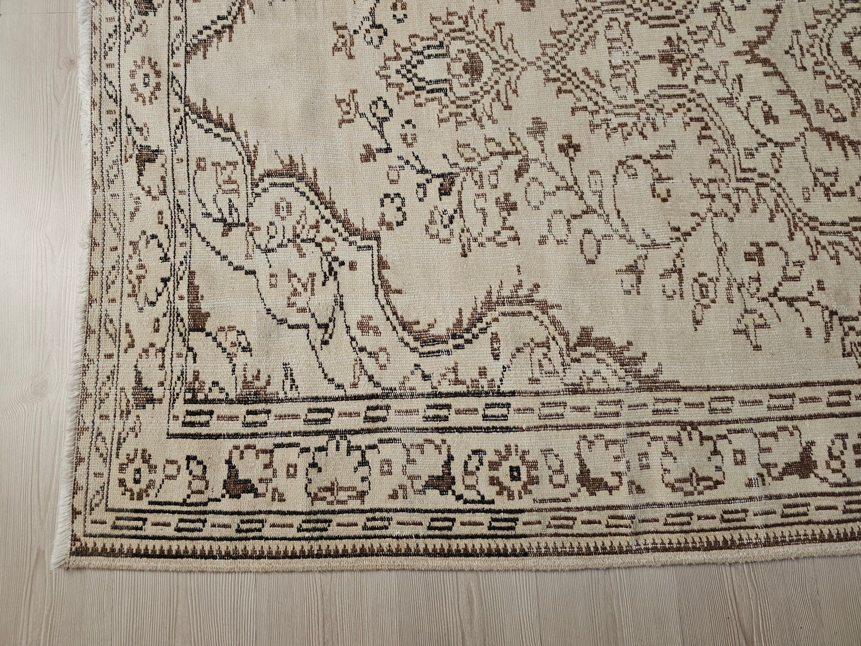 5x8 Vintage Turkish Oushak Rug: Neutral Wool Handmade Carpet