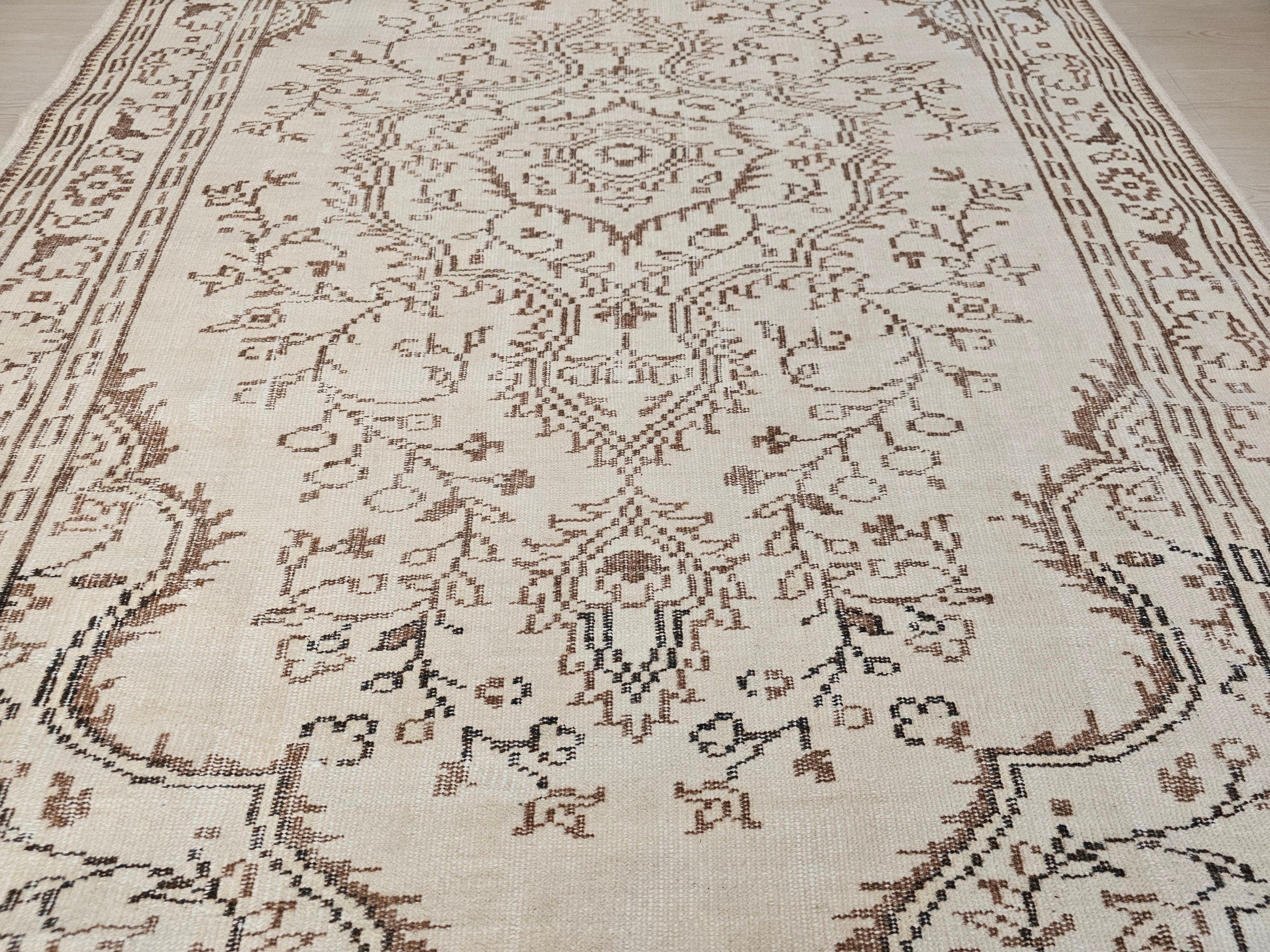 5x8 Vintage Turkish Oushak Rug: Neutral Wool Handmade Carpet