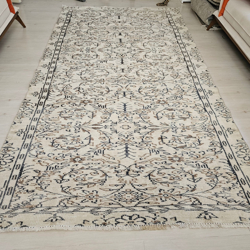 Cream Floral Oushak Rug: 5x9 Vintage Hand-Knotted Turkish Wool