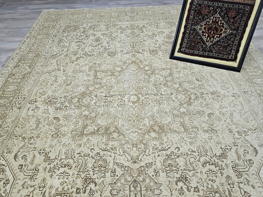 Vintage Handwoven Heriz Wool Rug 9x12: Neutral Beige Geometric Design