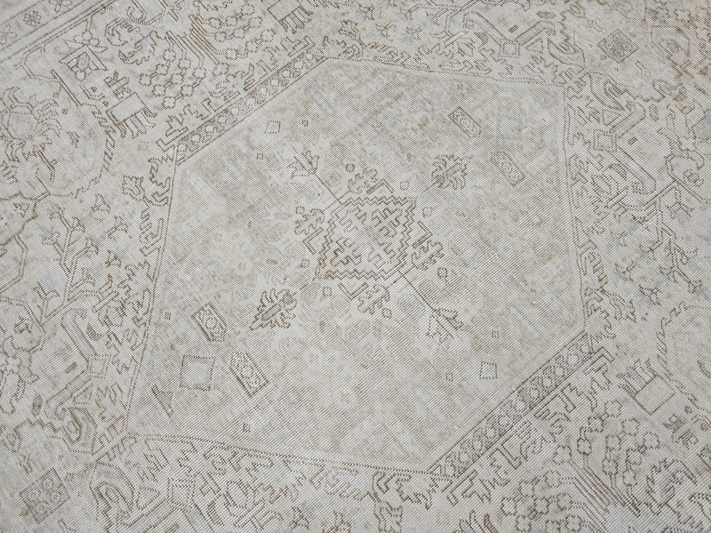 9x12 Vintage Turkish Heriz Rug: Hand-Knotted Wool Carpet
