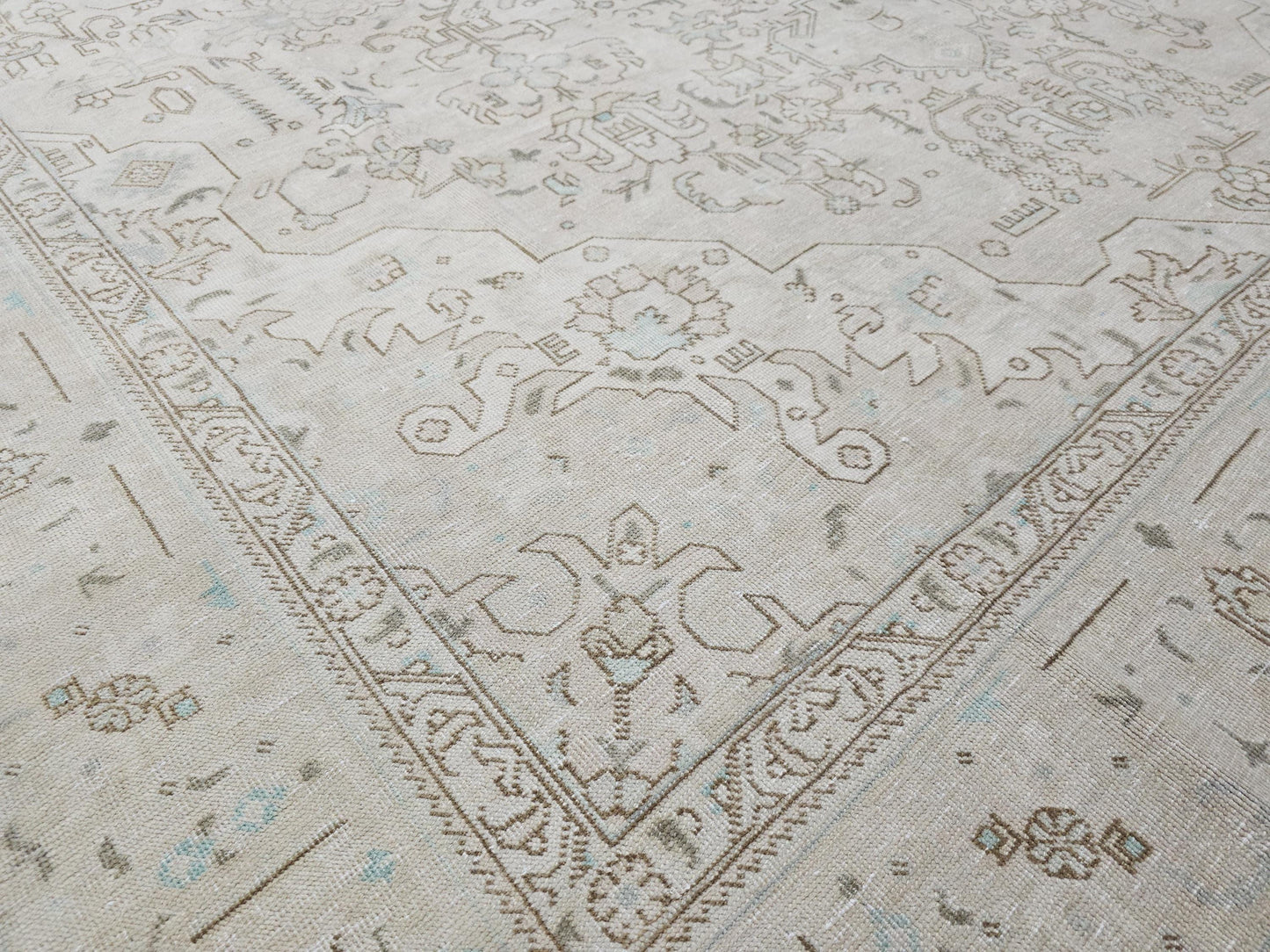 9x12 Antique Neutral Wool Rug