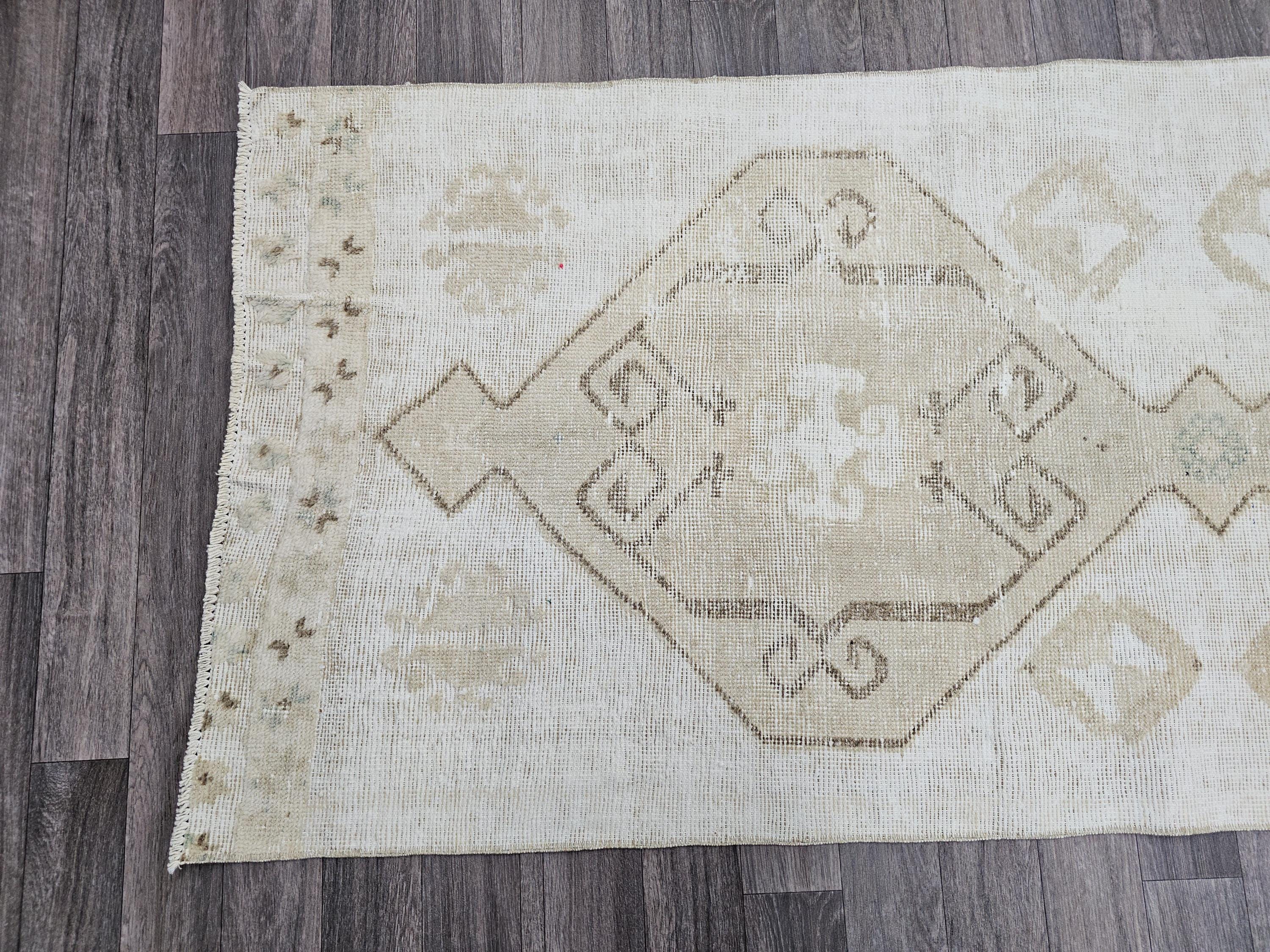 Handmade Turkish Wool Runner Rug: Neutral Beige Oriental Design (2.80 x 11.15 feet)