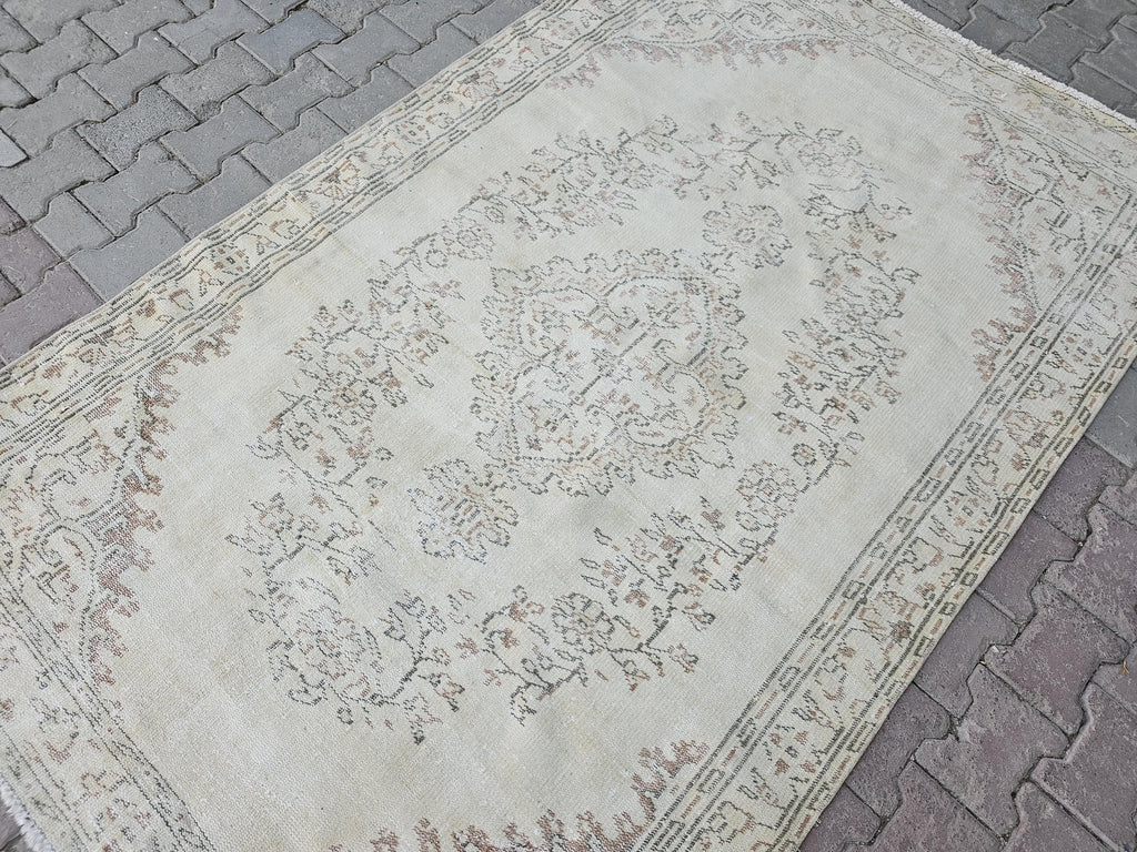 5x8 Vintage Turkish Rug : Hand Knotted wool Beige Distressed Oriental Rug