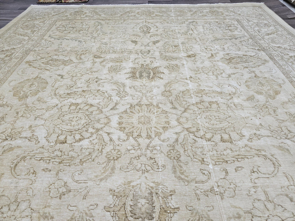 9x12 Hand-Knotted Oushak Rug: Vintage Turkish Wool Carpet