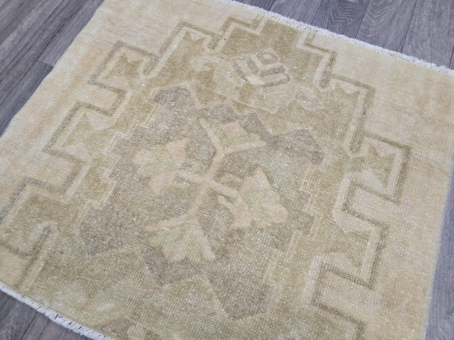 2.25x2.60 feet Neutral Vintage Turkish doormat, wool Vintage Bathmat