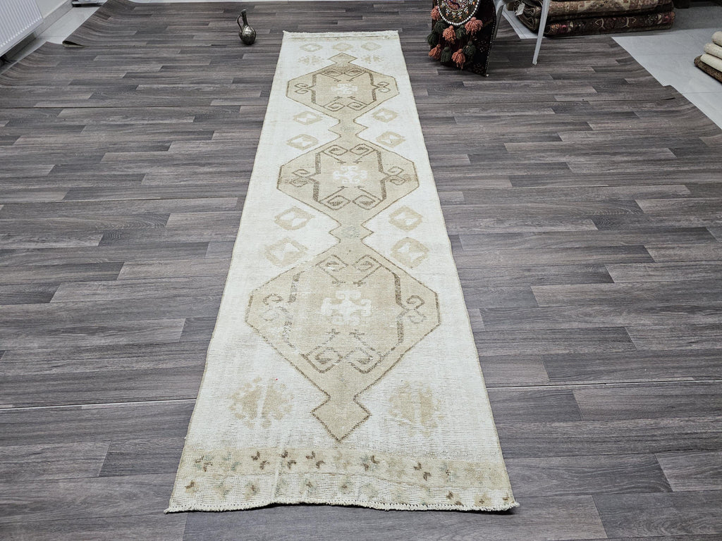 Handmade Turkish Wool Runner Rug: Neutral Beige Oriental Design (2.80 x 11.15 feet)