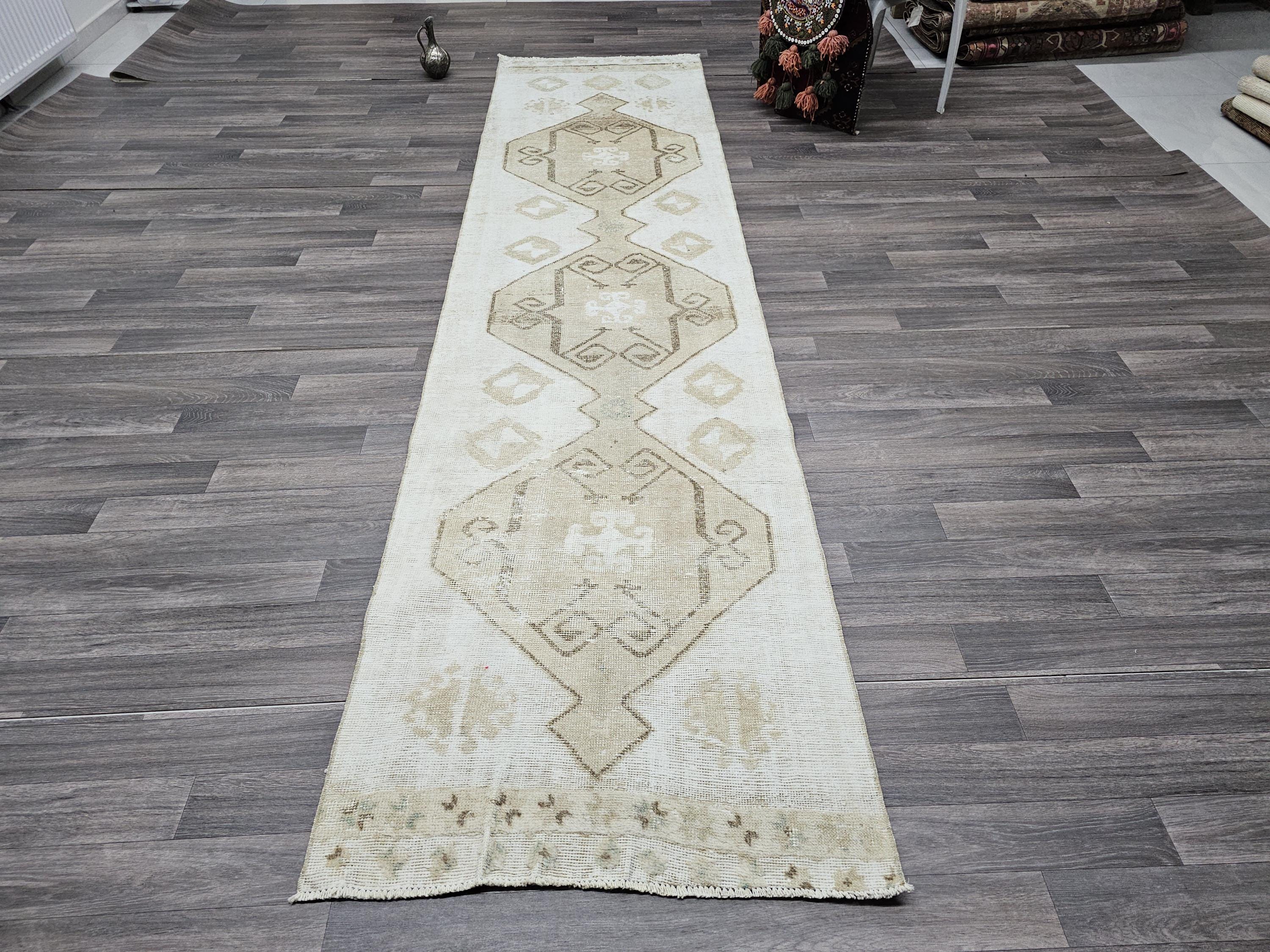 Handmade Turkish Wool Runner Rug: Neutral Beige Oriental Design (2.80 x 11.15 feet)