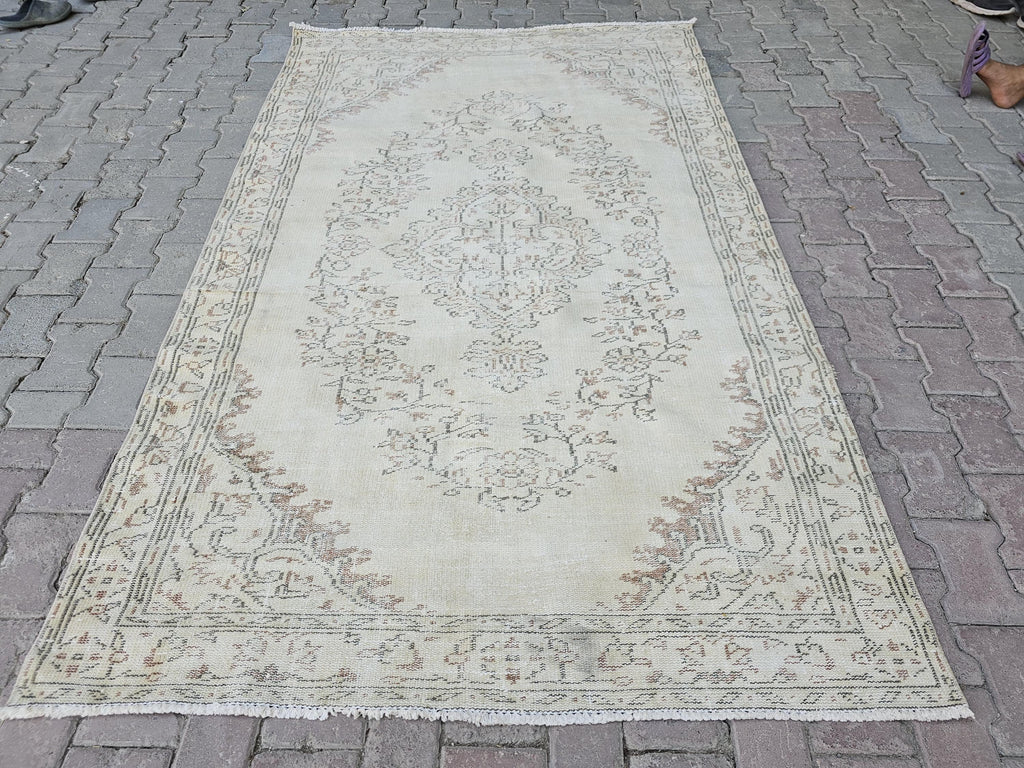 5x8 Vintage Turkish Rug : Hand Knotted wool Beige Distressed Oriental Rug