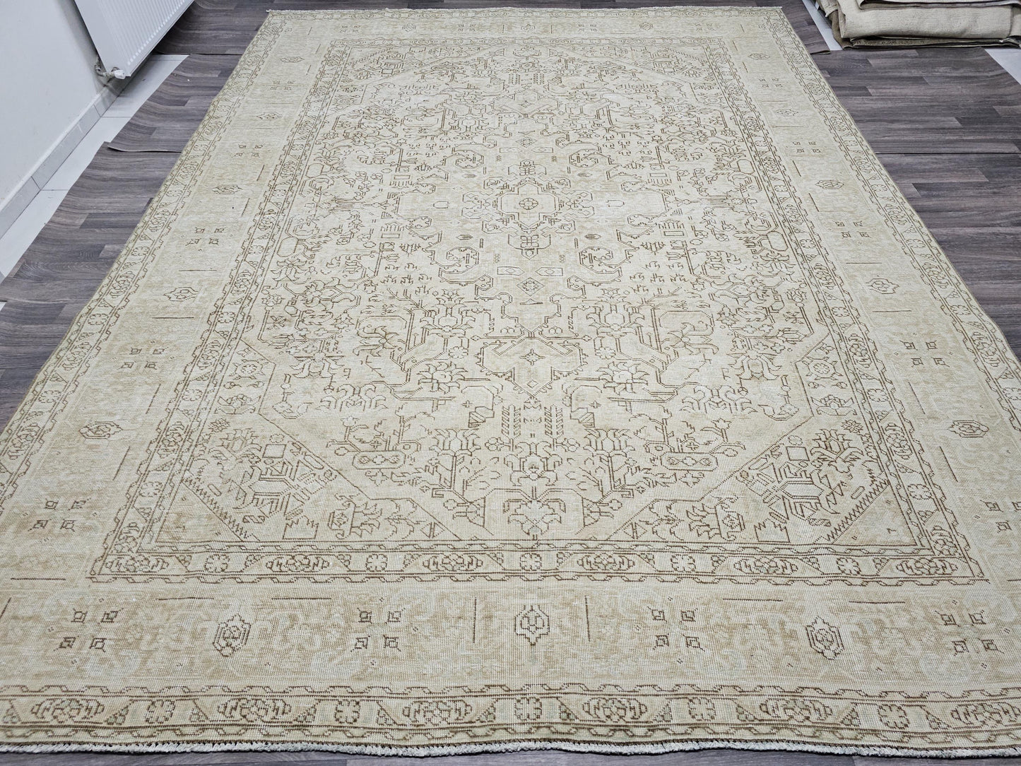 9.5x12.5 Vintage Neutral Area Rug / Distressed Turkish Rug/ Hand Knotted Wool Rug, Large Oushak rug, oversize Bedroom rug, saloon rug