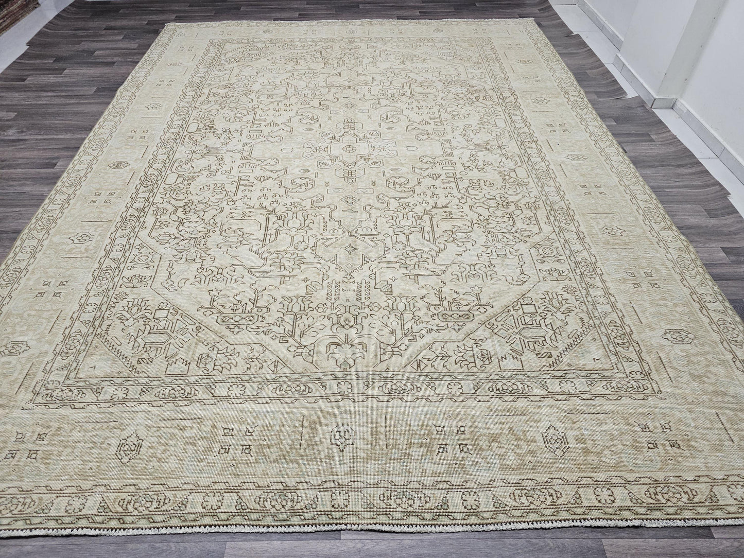 9.5x12.5 Vintage Neutral Area Rug / Distressed Turkish Rug/ Hand Knotted Wool Rug, Large Oushak rug, oversize Bedroom rug, saloon rug