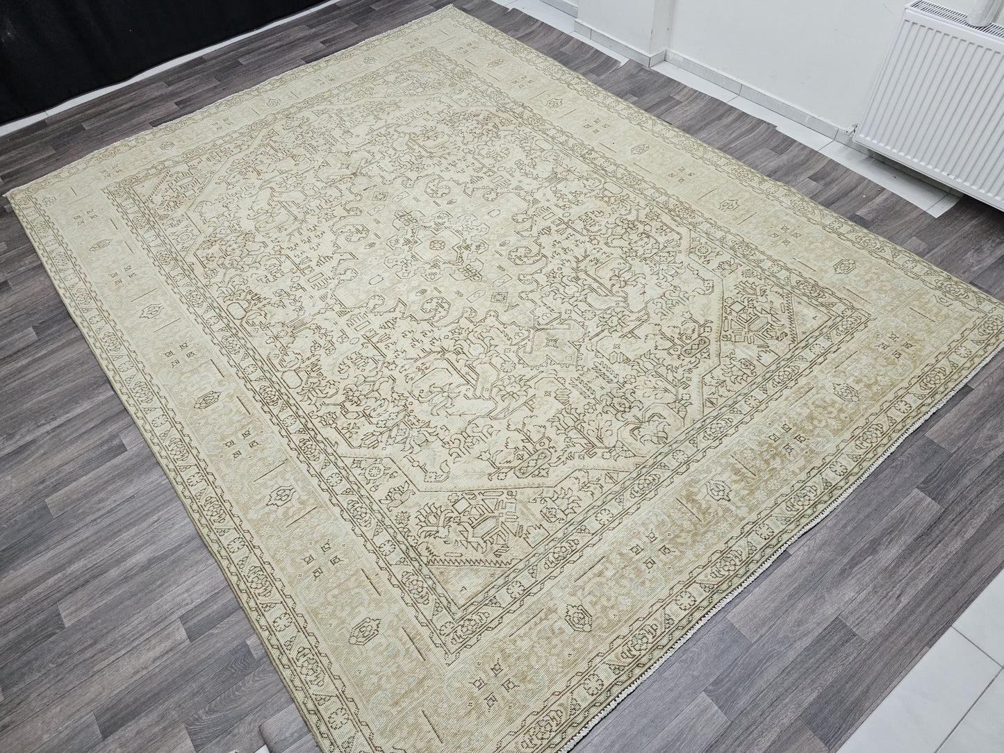 9.5x12.5 Vintage Neutral Area Rug / Distressed Turkish Rug/ Hand Knotted Wool Rug, Large Oushak rug, oversize Bedroom rug, saloon rug