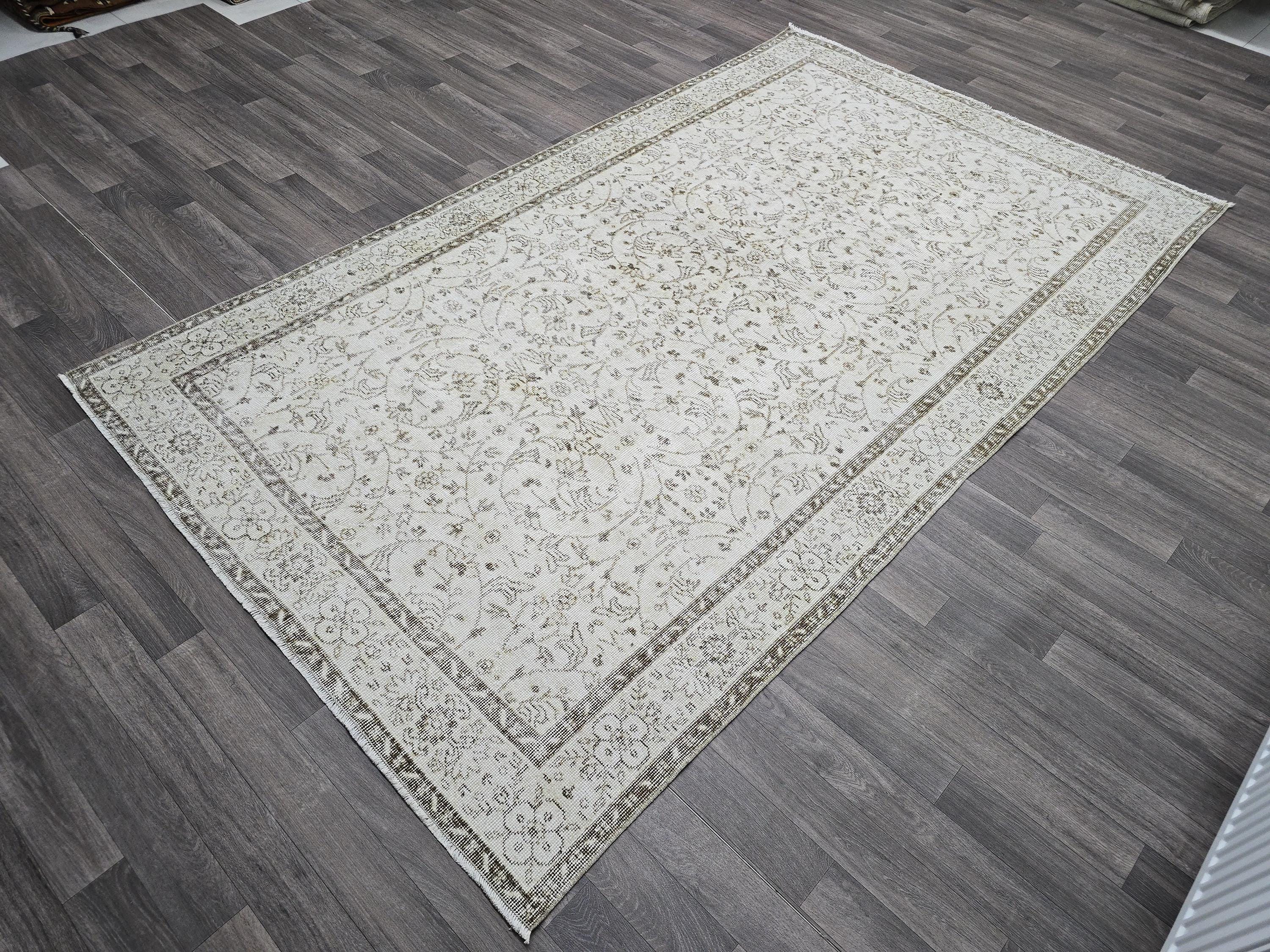 Distressed Floral Vine Rug: Neutral Cream & Beige Vintage Style