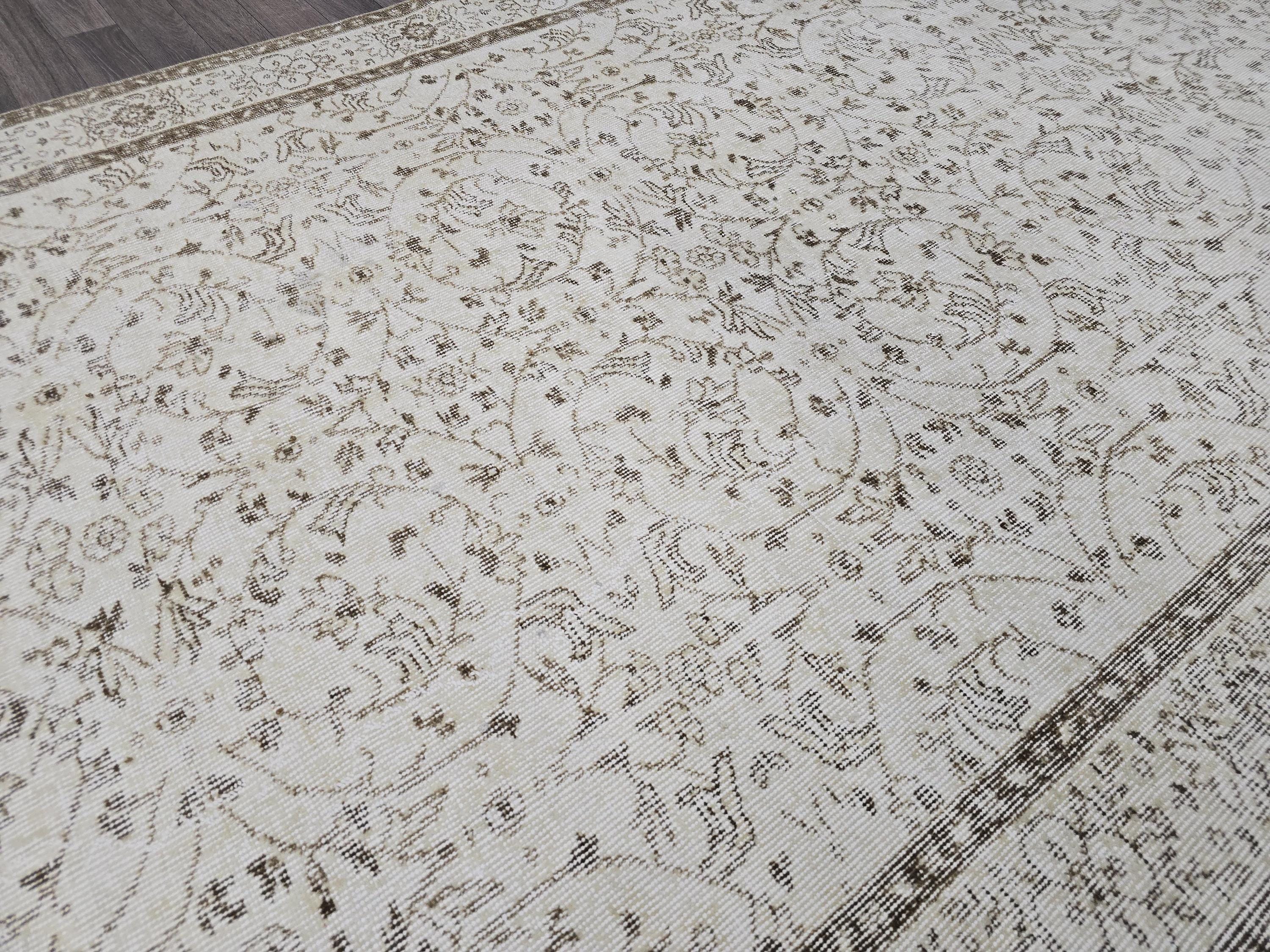 Distressed Floral Vine Rug: Neutral Cream & Beige Vintage Style