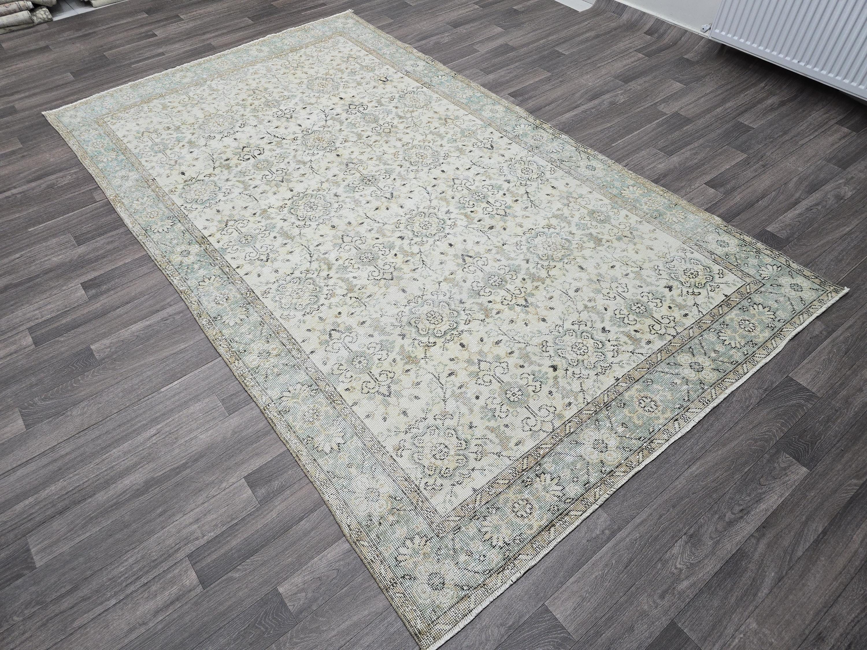 Neutral Oushak Rug: Hand-Knotted Wool Anatolian Area Rug (5.60x9.5 ft)