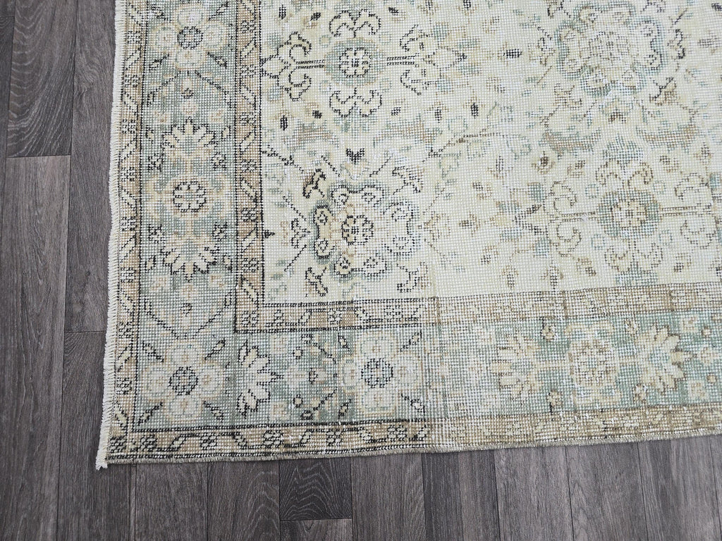 Neutral Oushak Rug: Hand-Knotted Wool Anatolian Area Rug (5.60x9.5 ft)