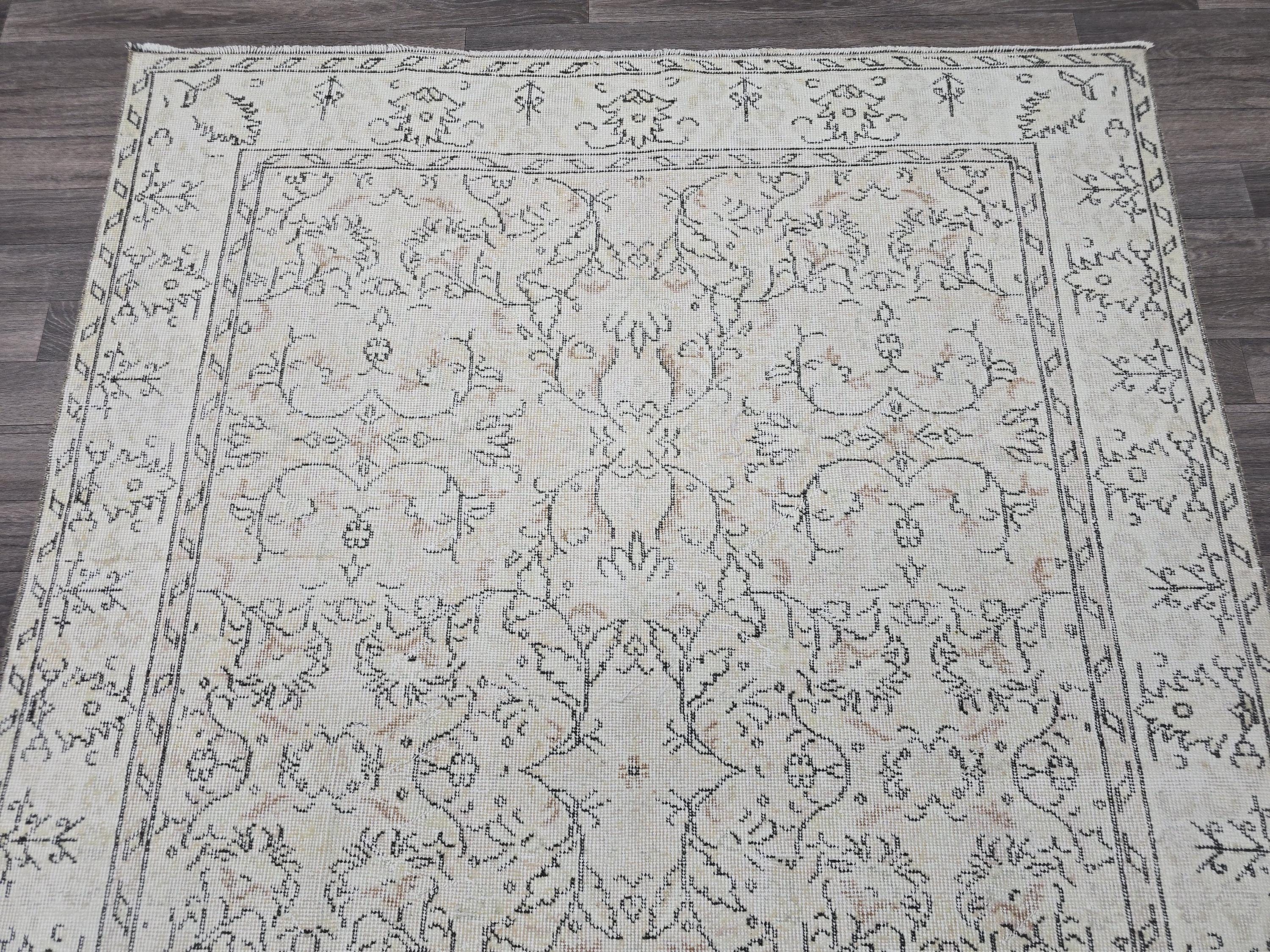 5x9 Vintage Turkish Wool Rug: Hand Knotted Oushak Isparta